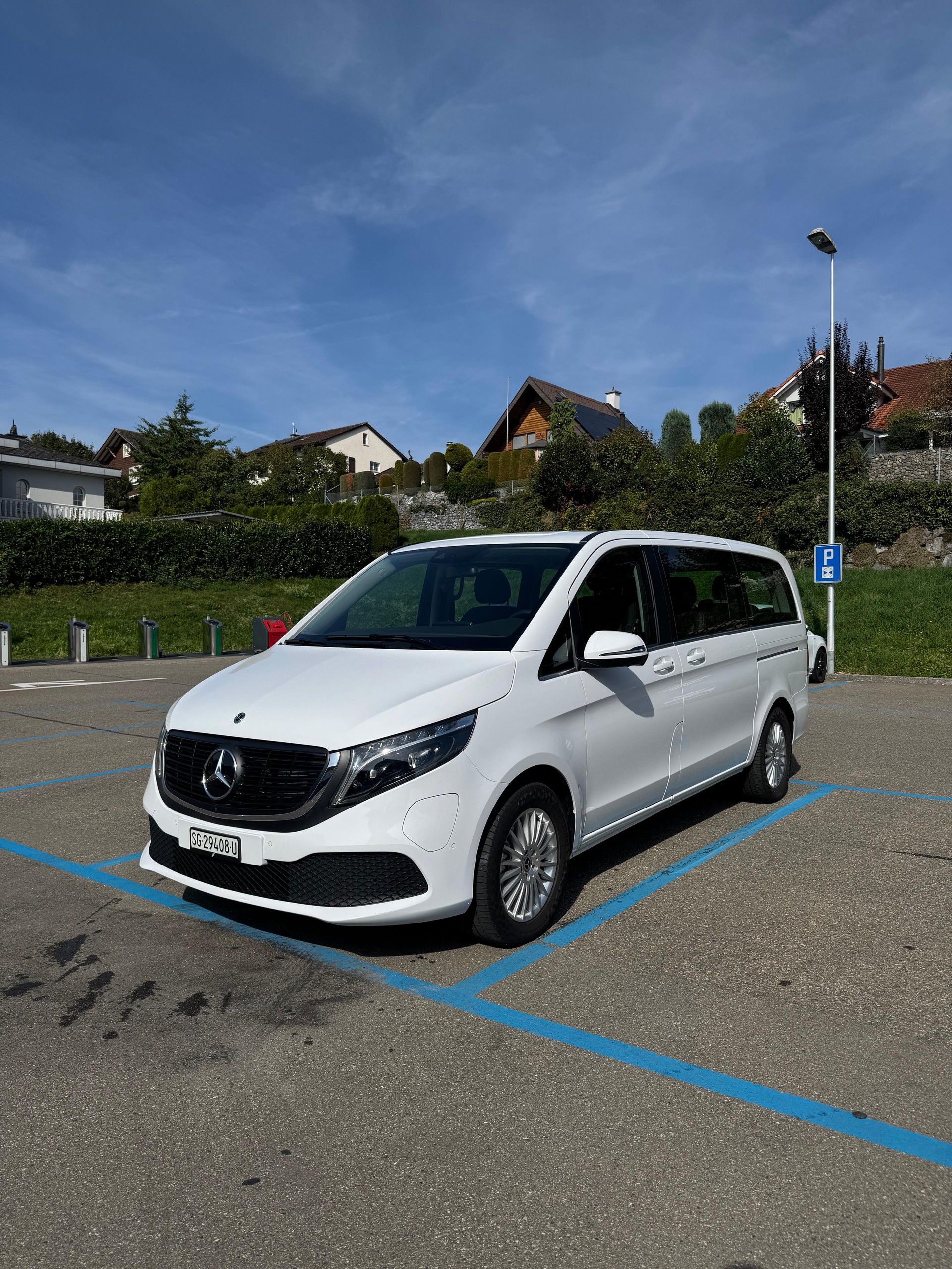 MERCEDES-BENZ EQV 300 extralang-image-0
