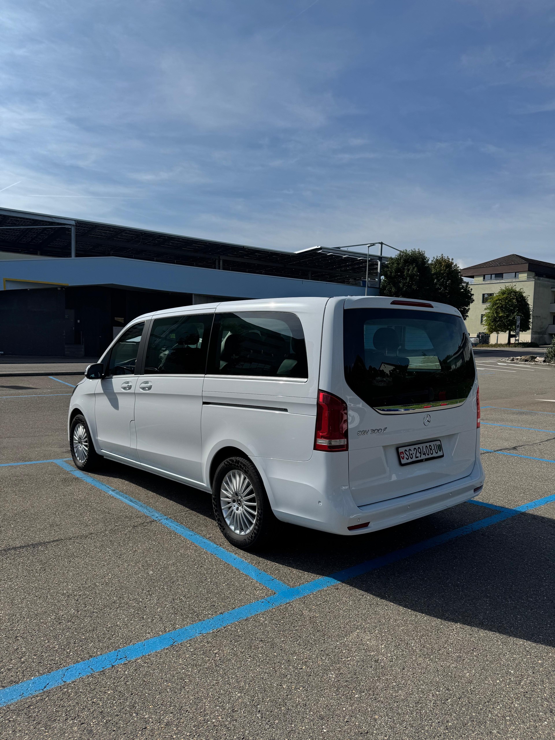 MERCEDES-BENZ EQV 300 extralang-image-2