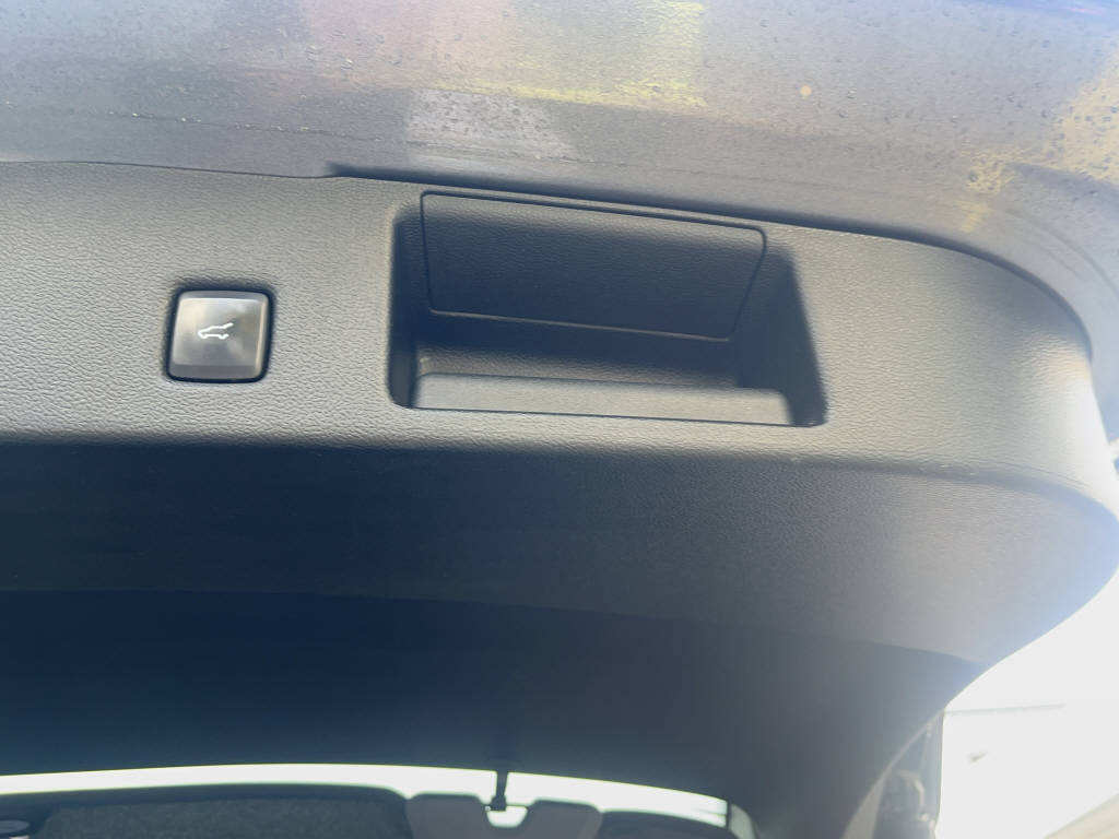 FORD Kuga 2.5 Hybrid Titanium X 4x4-image-15