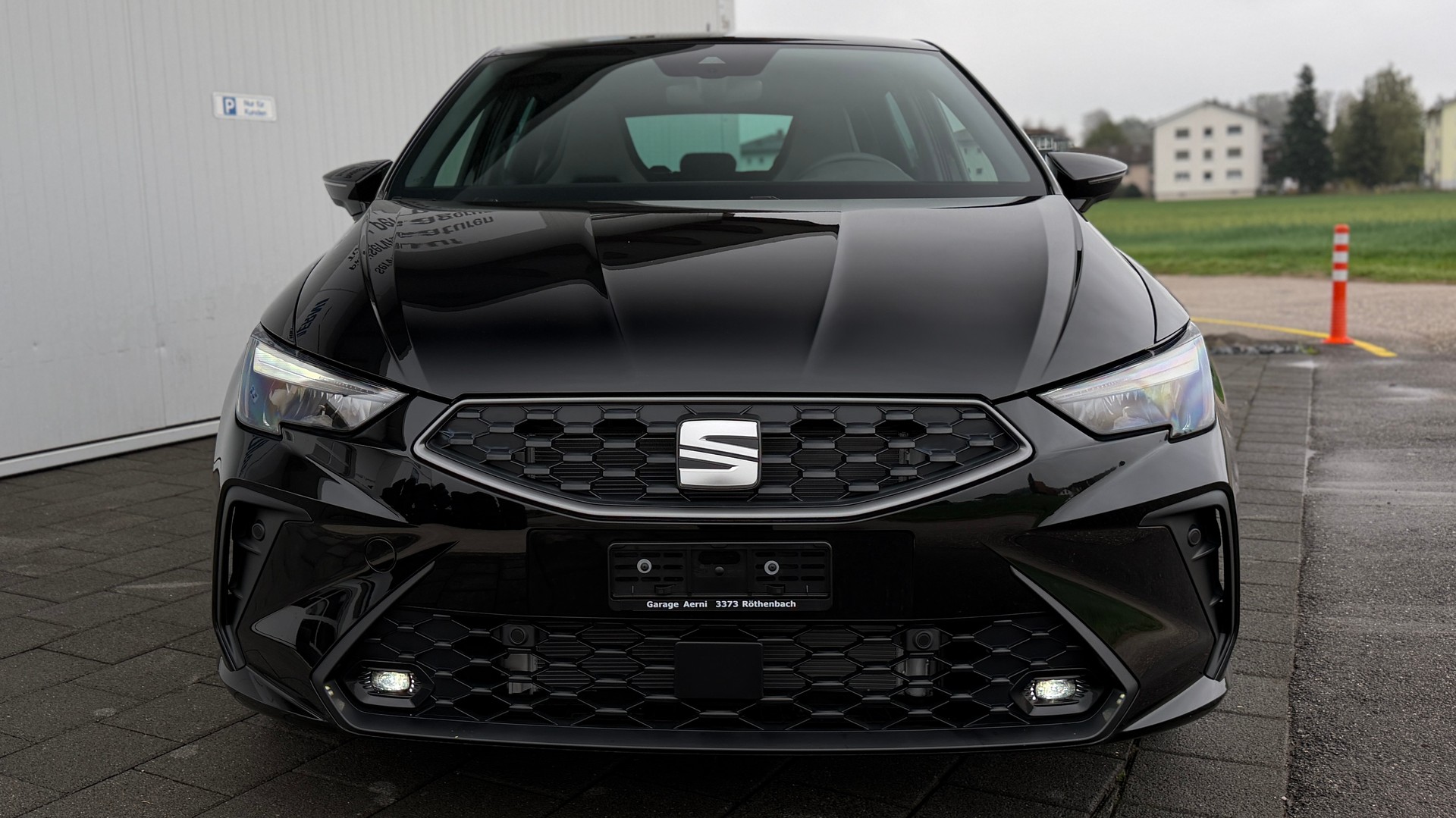 SEAT Ibiza 1.0 EcoTSI FR DSG/ Sportsitze! / Seat Neuwagen Garantie 10Jahre 200000km! / Aktion: Gratis Alu-Winterradsatz inklusive!-showroom-element-2