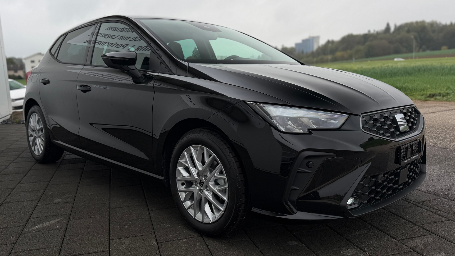 SEAT Ibiza 1.0 EcoTSI FR DSG/ Sportsitze! / Seat Neuwagen Garantie 10Jahre 200000km! / Aktion: Gratis Alu-Winterradsatz inklusive!-showroom-element-3