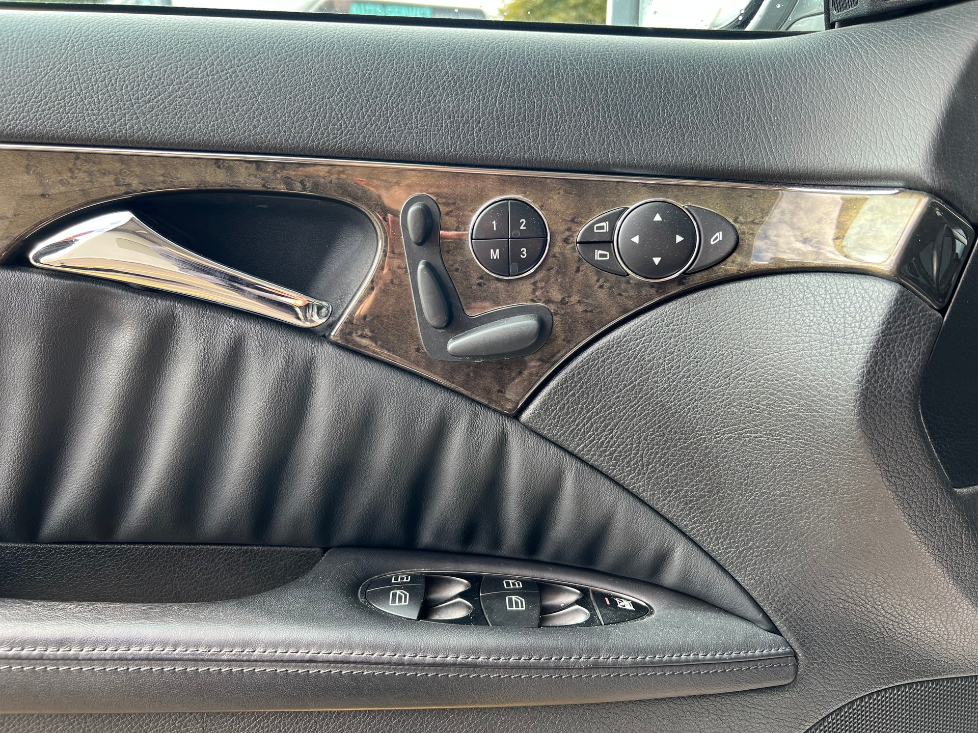 MERCEDES-BENZ E 500 Avantgarde 4Matic Automatic-image-10
