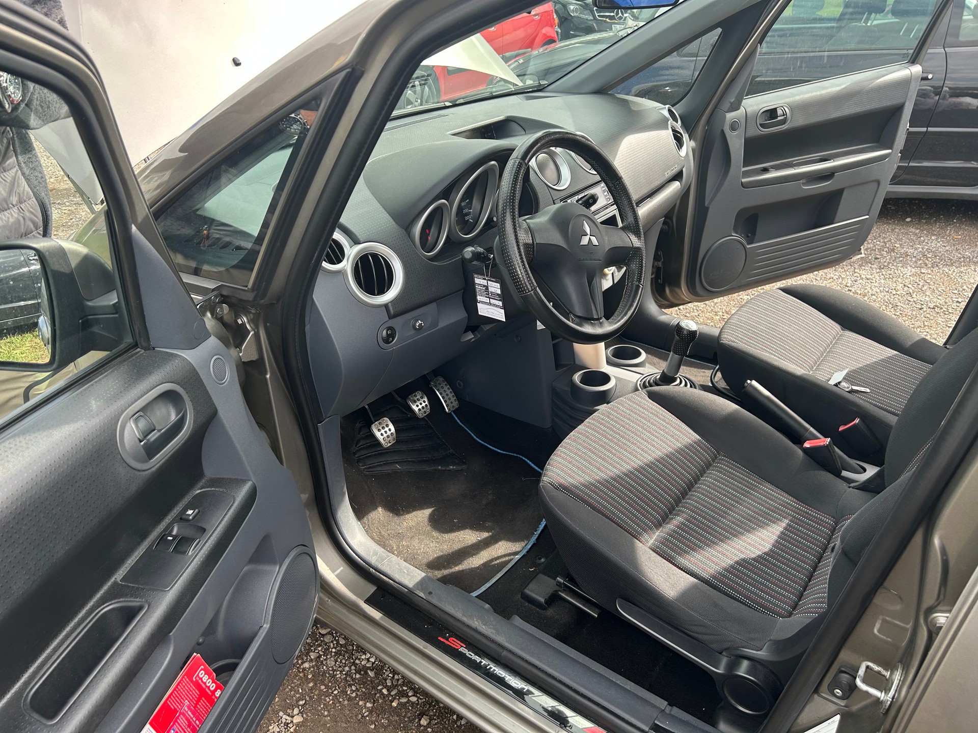 MITSUBISHI Colt 1.3 16V Sport motion mit MFK sind Service-image-11