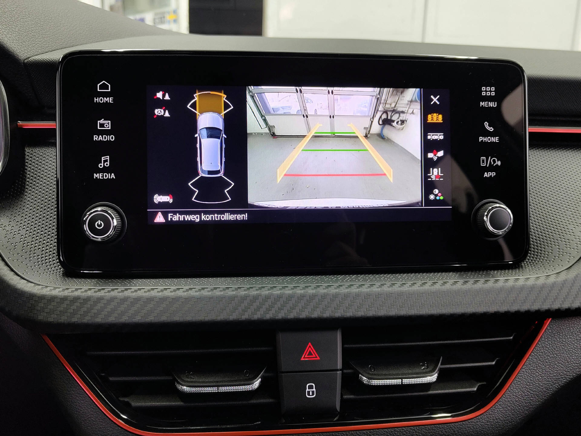 SKODA Kamiq 1.5 TSI Monte Carlo DSG-image-8
