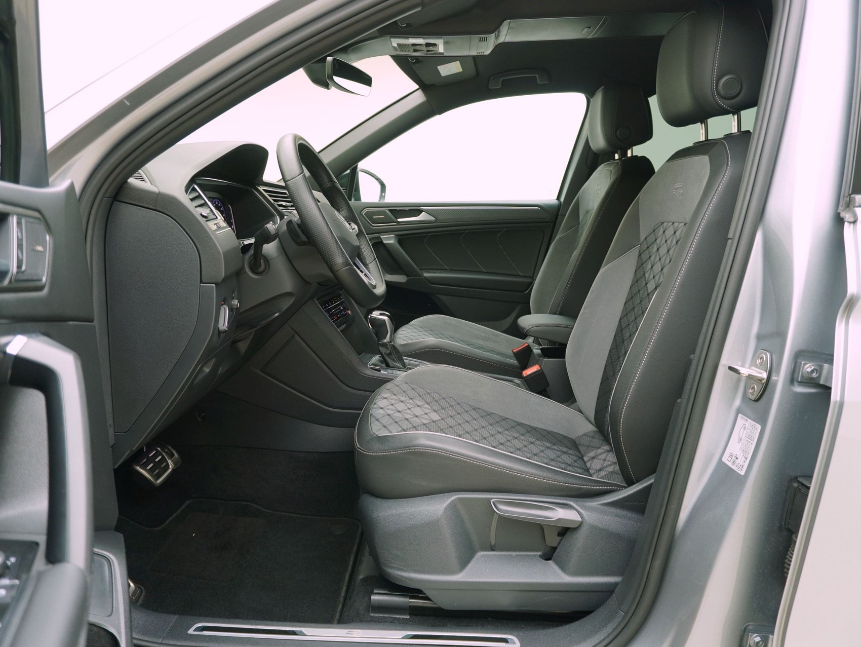 VW Tiguan Allspace 2.0 TDI DSG R-Line 4Motion-image-8