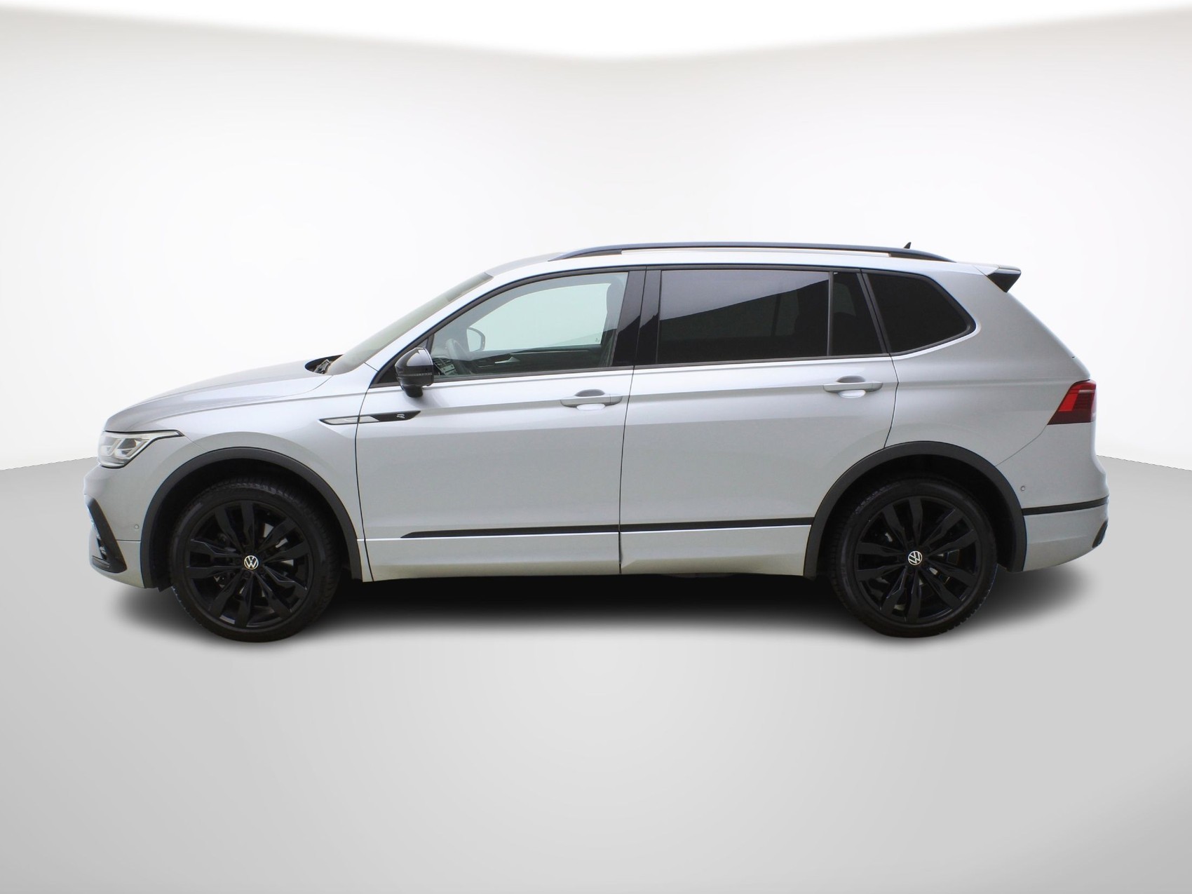 VW Tiguan Allspace 2.0 TDI DSG R-Line 4Motion-image-2