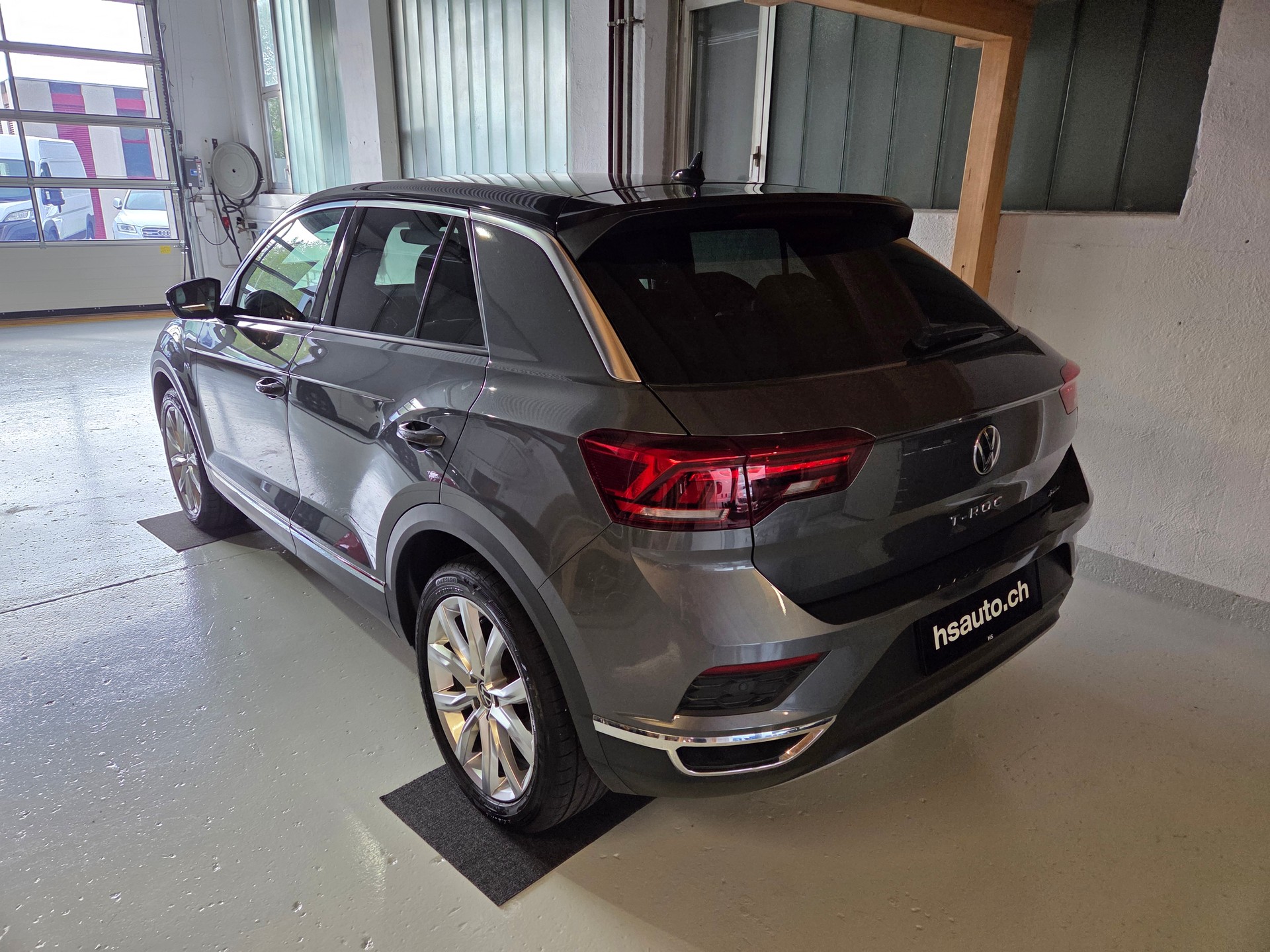 VW T-Roc 2.0 TSI Sport DSG 4Motion-image-2