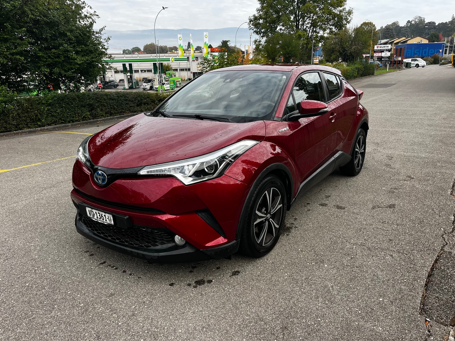 TOYOTA C-HR 1.8 HSD Comfort CVT-image-2