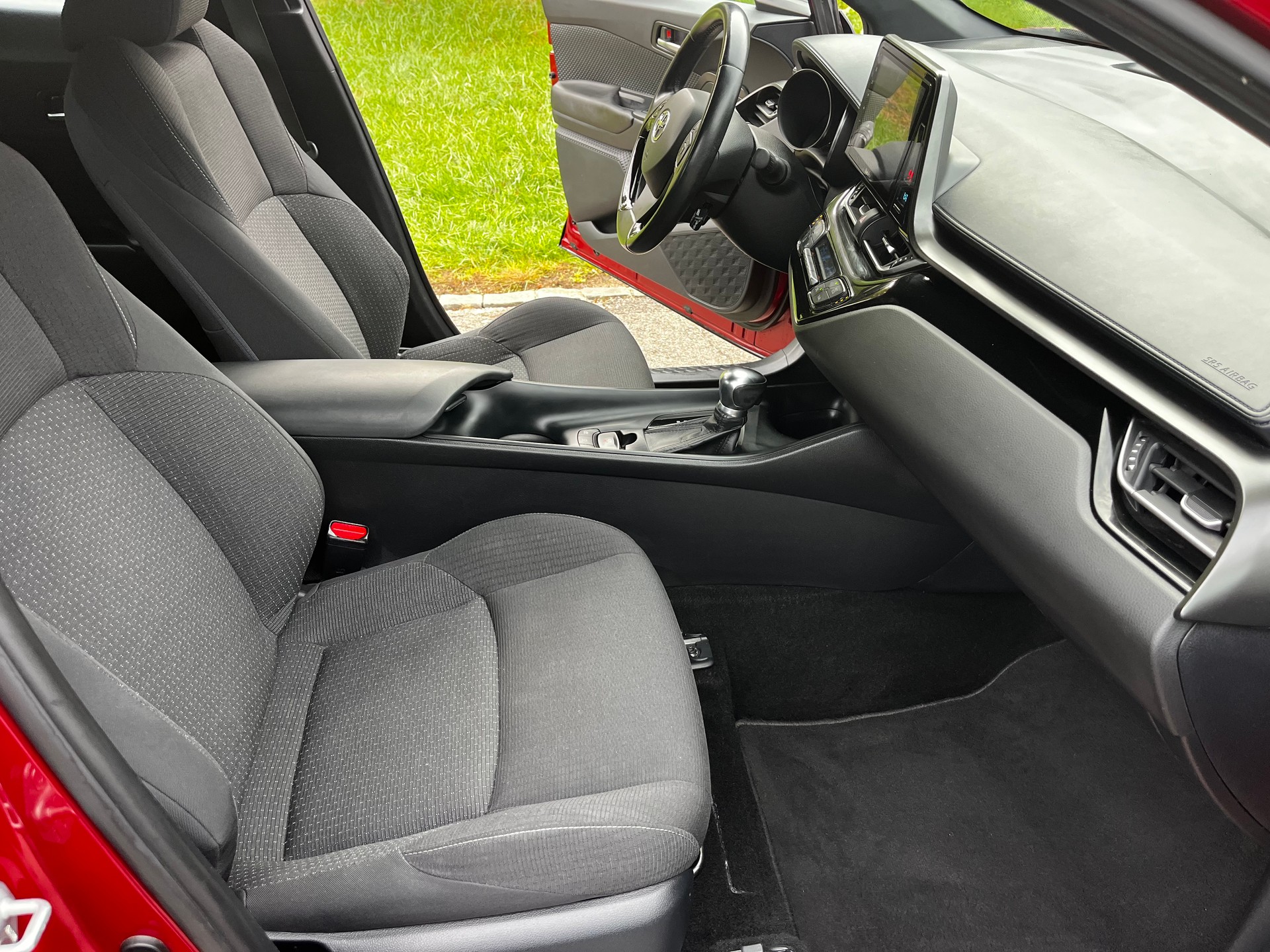 TOYOTA C-HR 1.8 HSD Comfort CVT-image-9