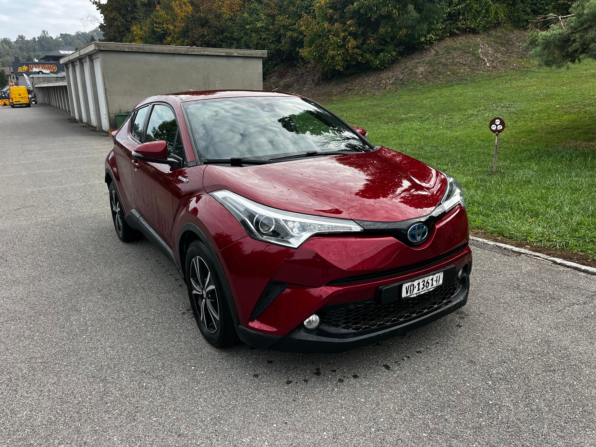 TOYOTA C-HR 1.8 HSD Comfort CVT-image-0