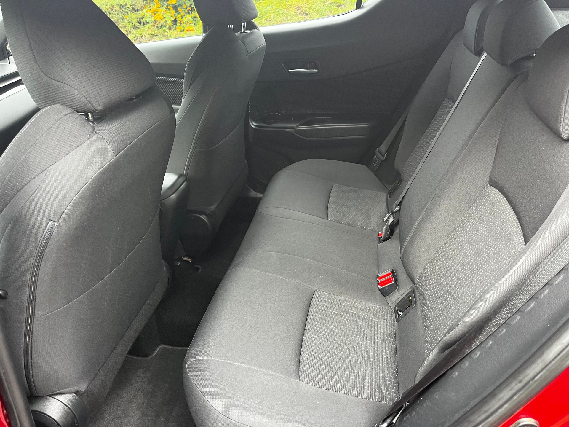TOYOTA C-HR 1.8 HSD Comfort CVT-image-8