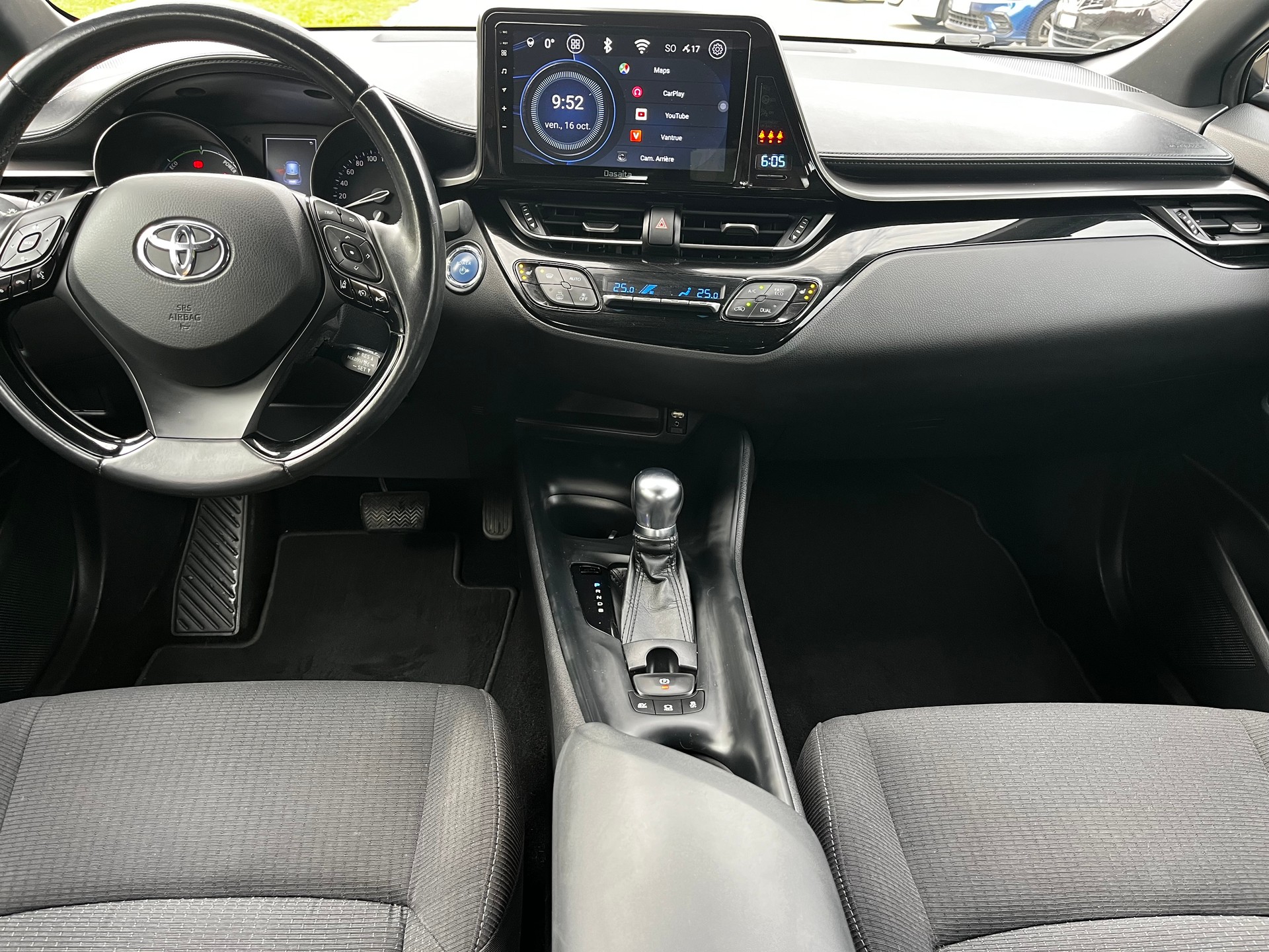 TOYOTA C-HR 1.8 HSD Comfort CVT-image-11