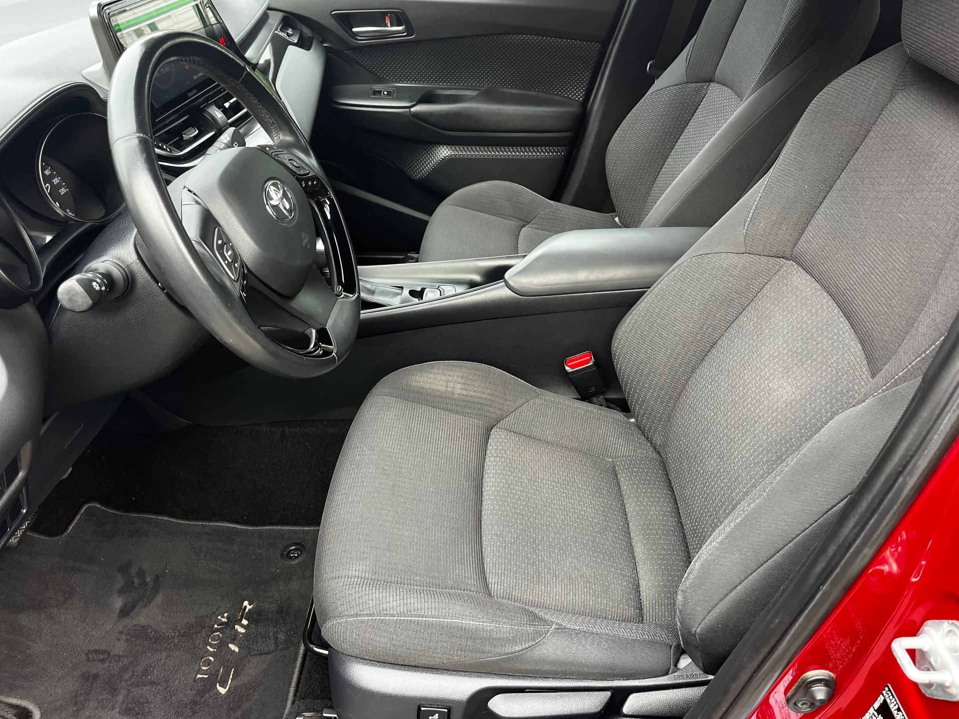 TOYOTA C-HR 1.8 HSD Comfort CVT-image-10