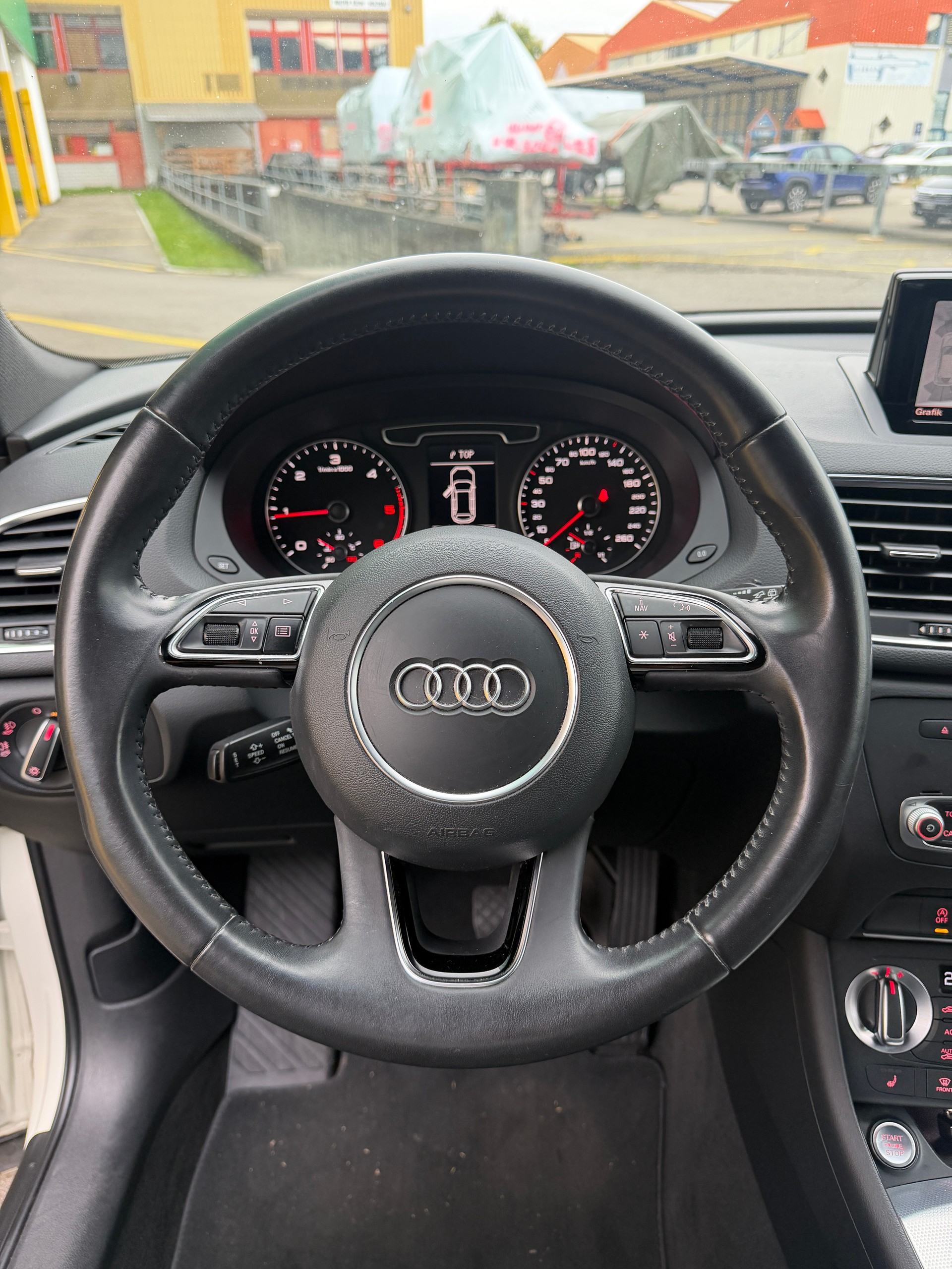 AUDI Q3 2.0 TDI quattro S-tronic-image-10