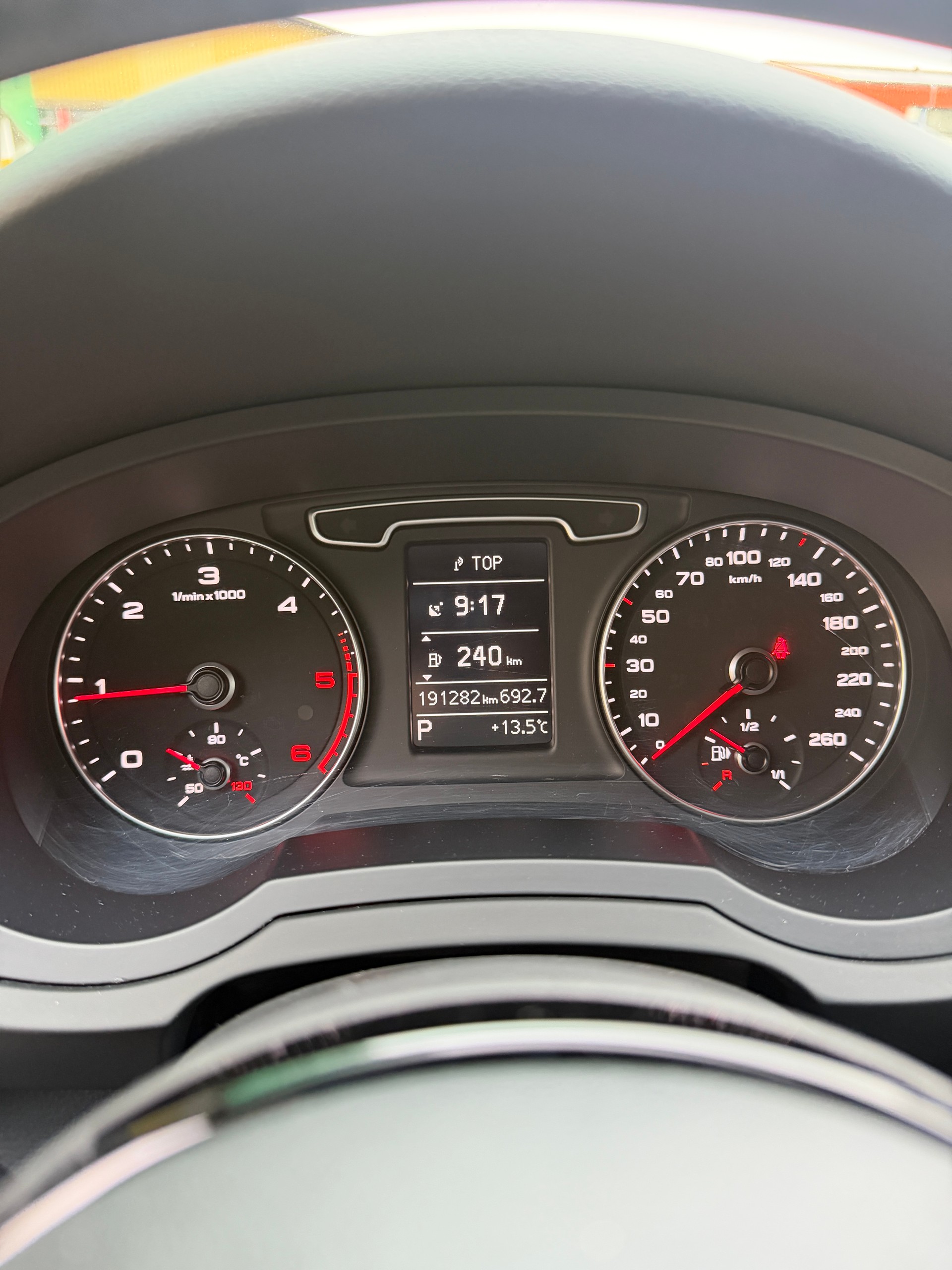 AUDI Q3 2.0 TDI quattro S-tronic-image-14
