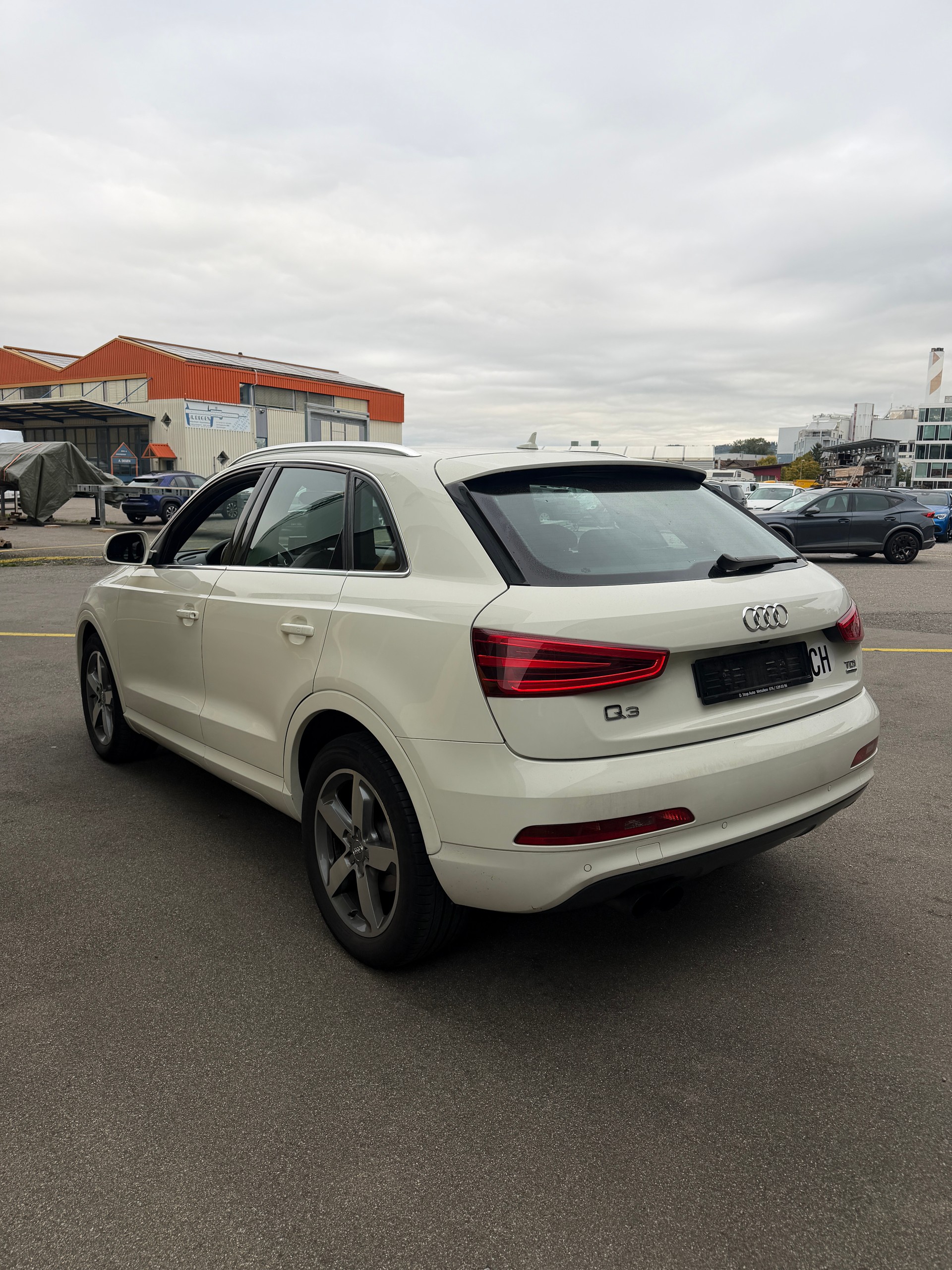 AUDI Q3 2.0 TDI quattro S-tronic-image-4