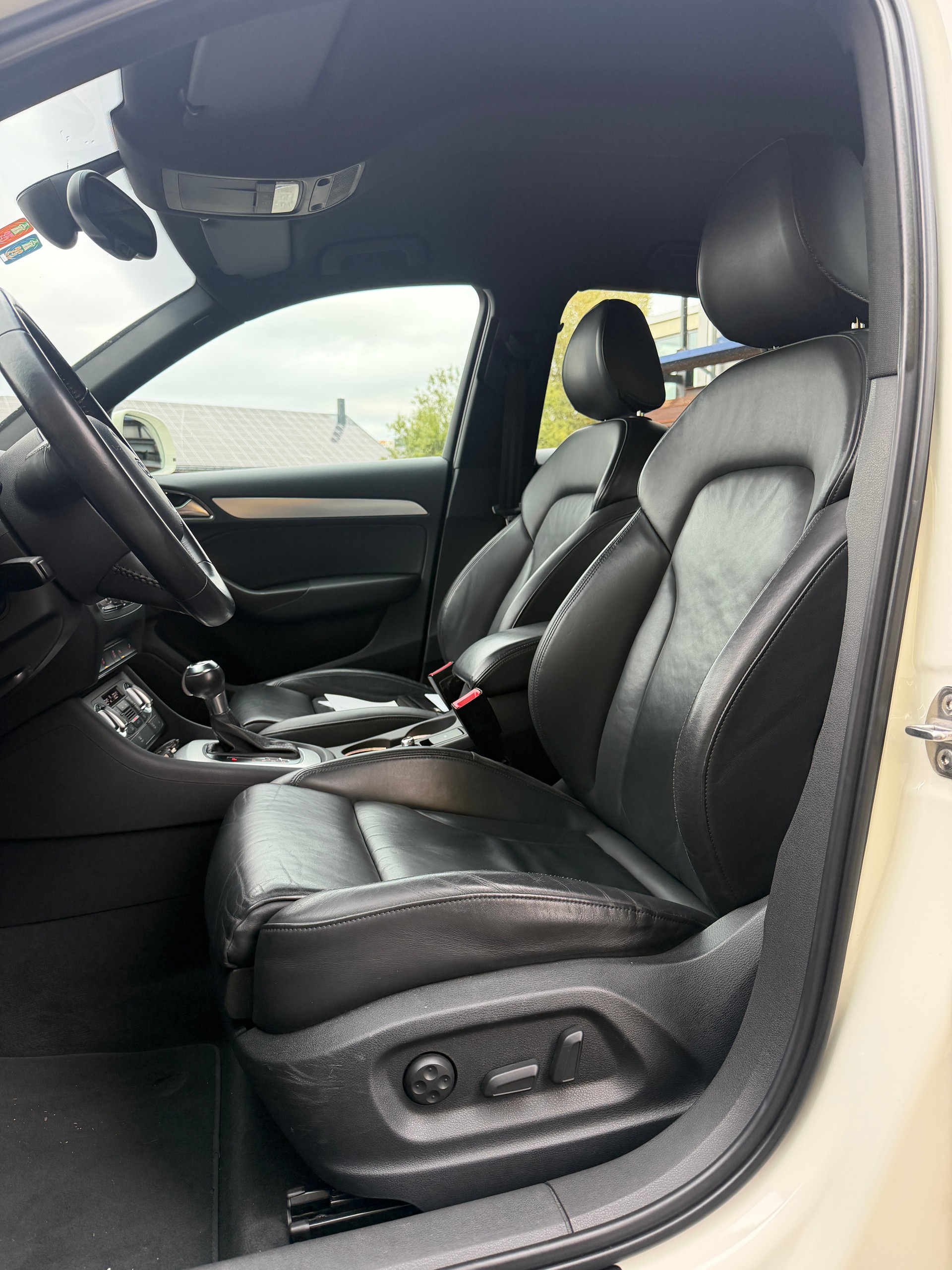 AUDI Q3 2.0 TDI quattro S-tronic-image-8