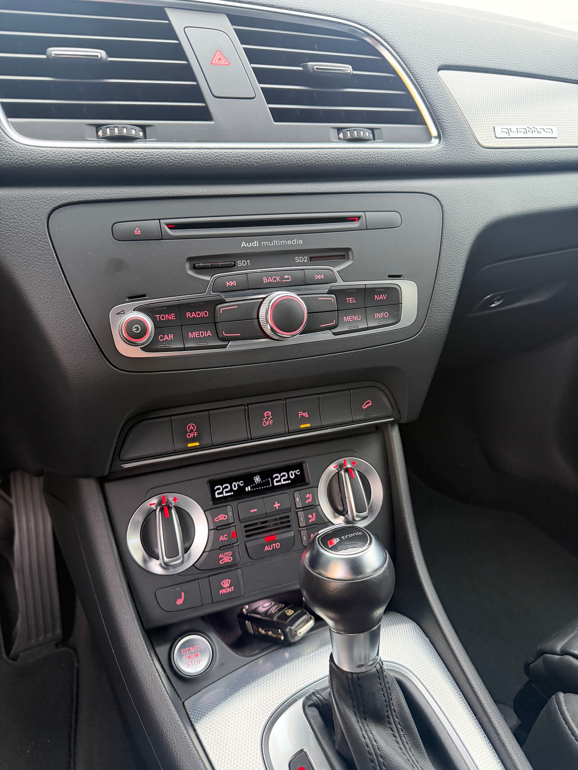 AUDI Q3 2.0 TDI quattro S-tronic-image-12