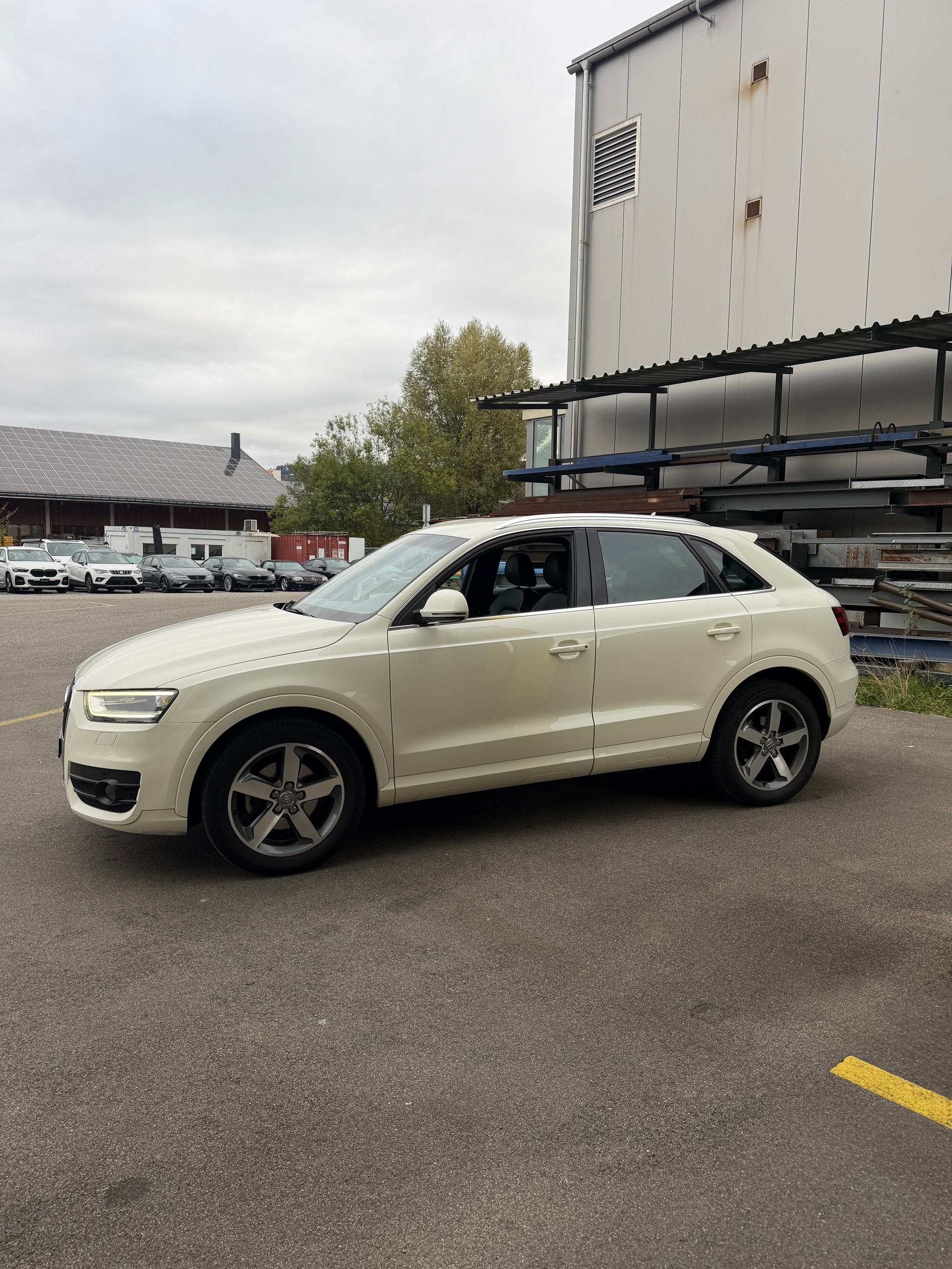 AUDI Q3 2.0 TDI quattro S-tronic-image-3