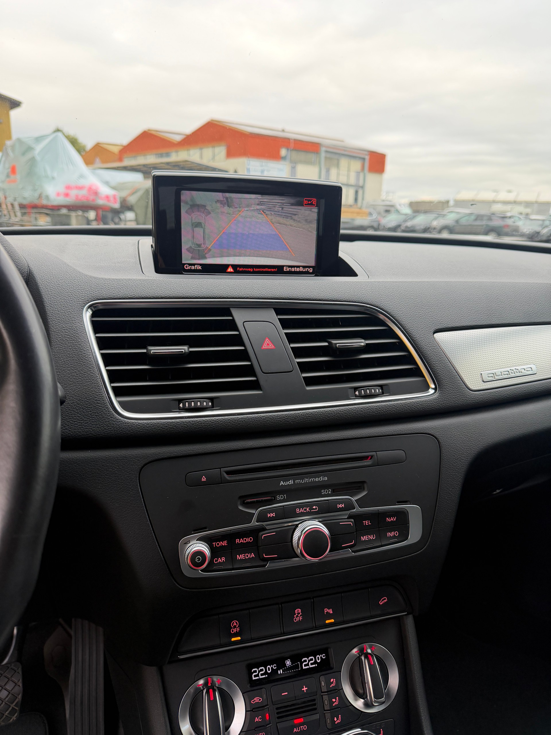 AUDI Q3 2.0 TDI quattro S-tronic-image-11