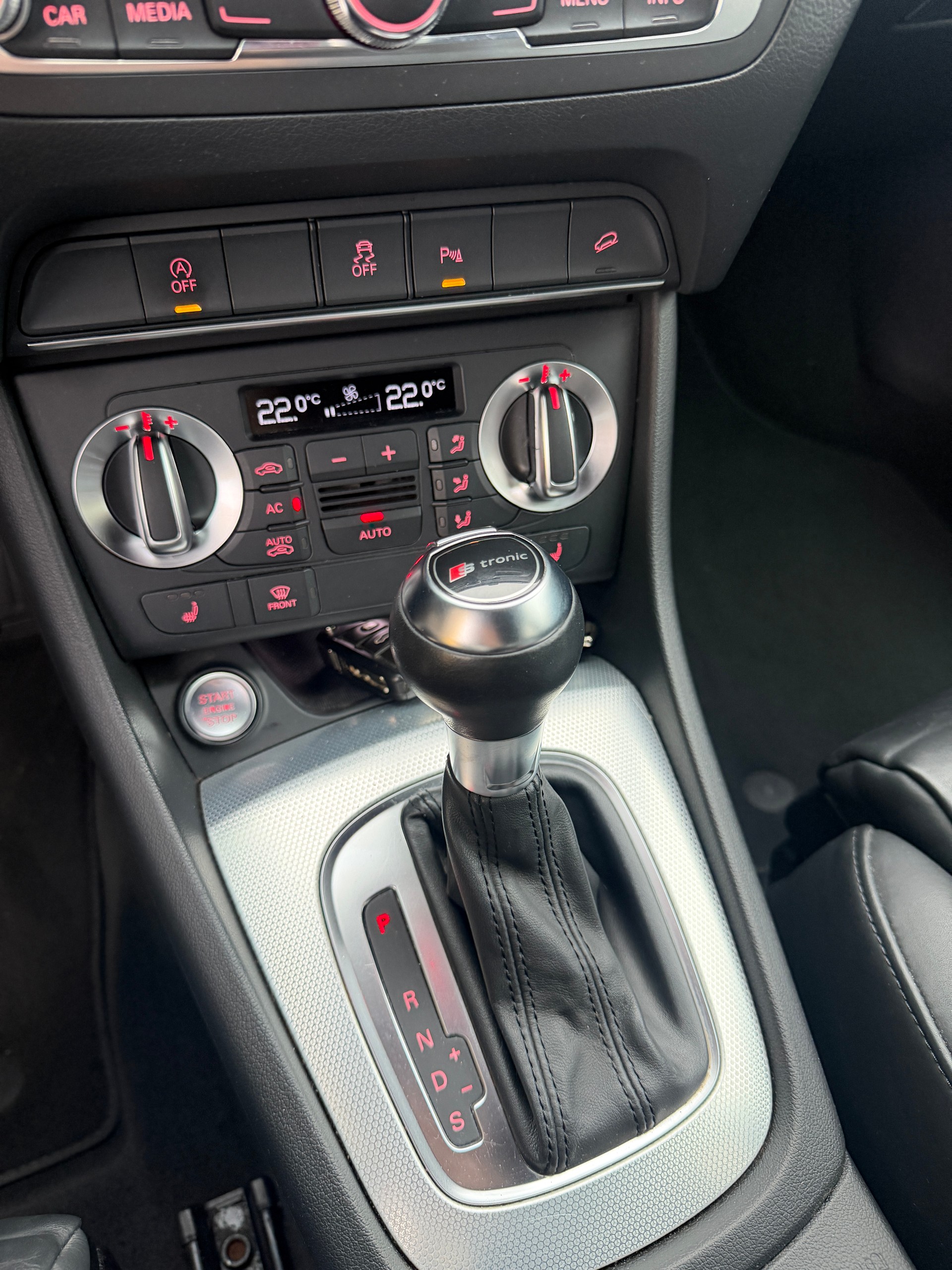 AUDI Q3 2.0 TDI quattro S-tronic-image-13