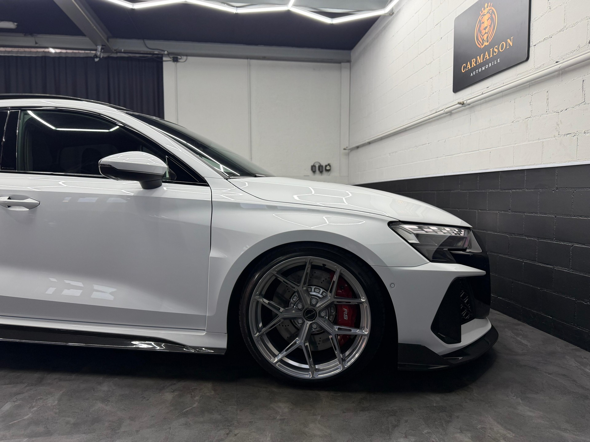 AUDI RS3 Sportback 2.5 TSI quattro | CH-Auto | CT-Carbon Kit | Panoramadach | H&R Federn | Sansar Wheels Chrome-image-12