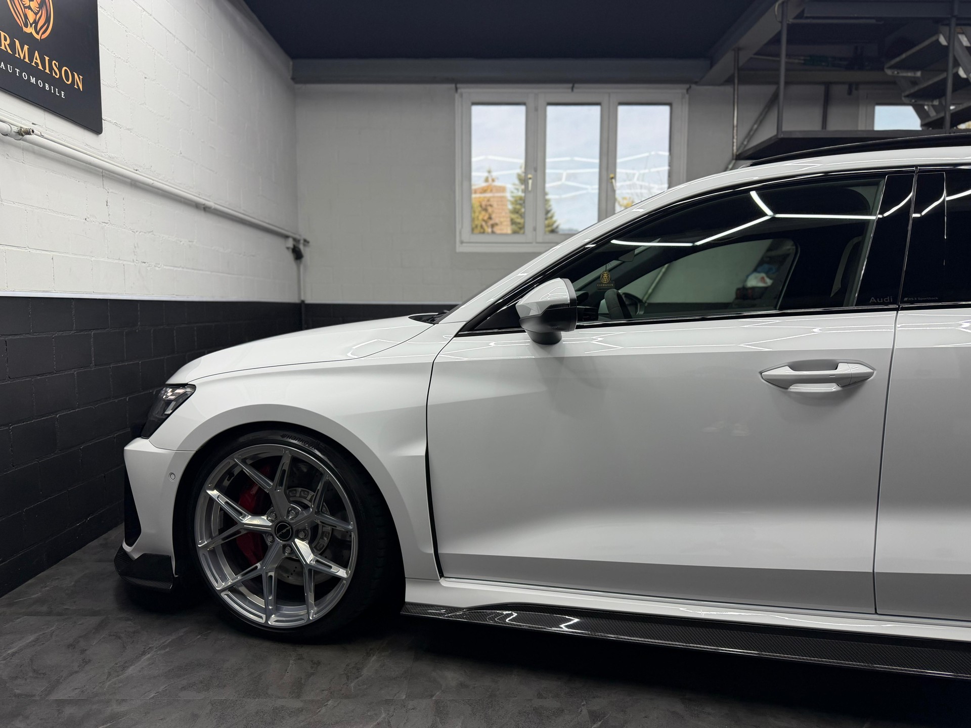 AUDI RS3 Sportback 2.5 TSI quattro | CH-Auto | CT-Carbon Kit | Panoramadach | H&R Federn | Sansar Wheels Chrome-image-15