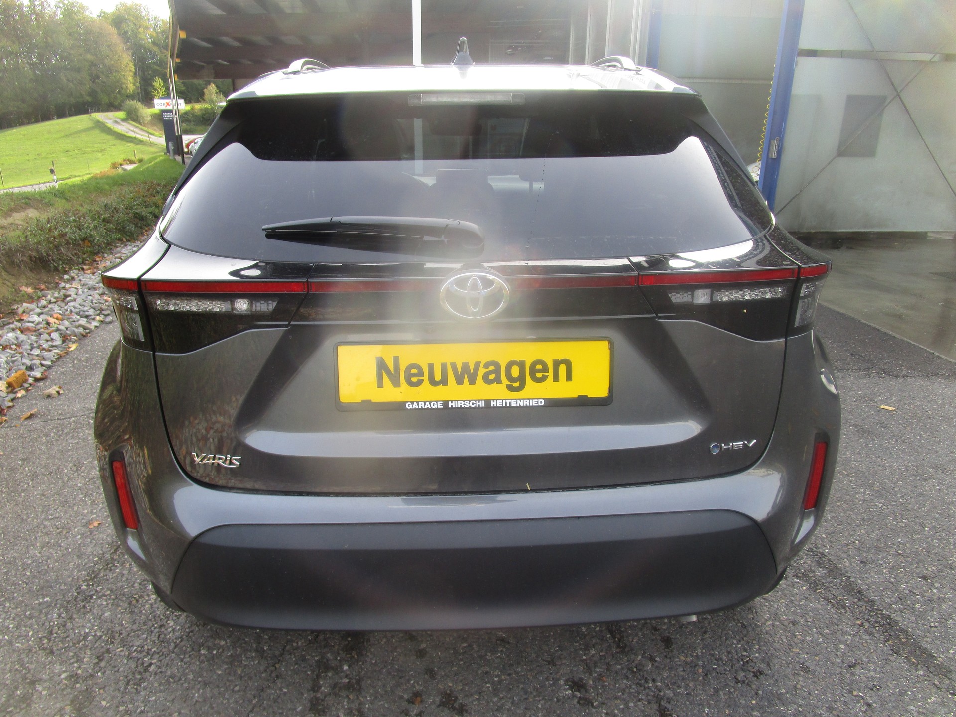 TOYOTA Yaris Cross 1.5 Premium AWDi e-CVT-image-4