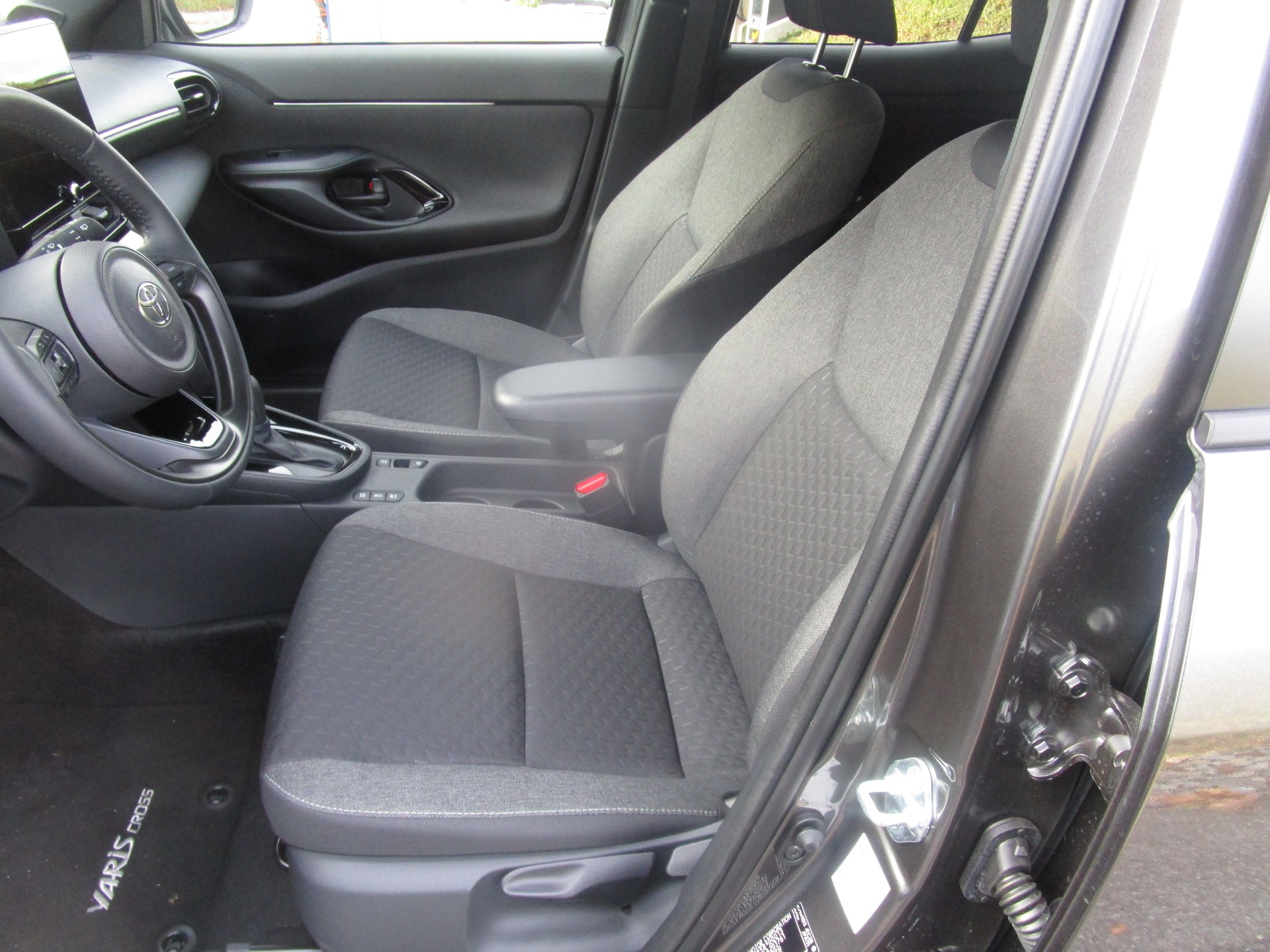 TOYOTA Yaris Cross 1.5 Premium AWDi e-CVT-image-8