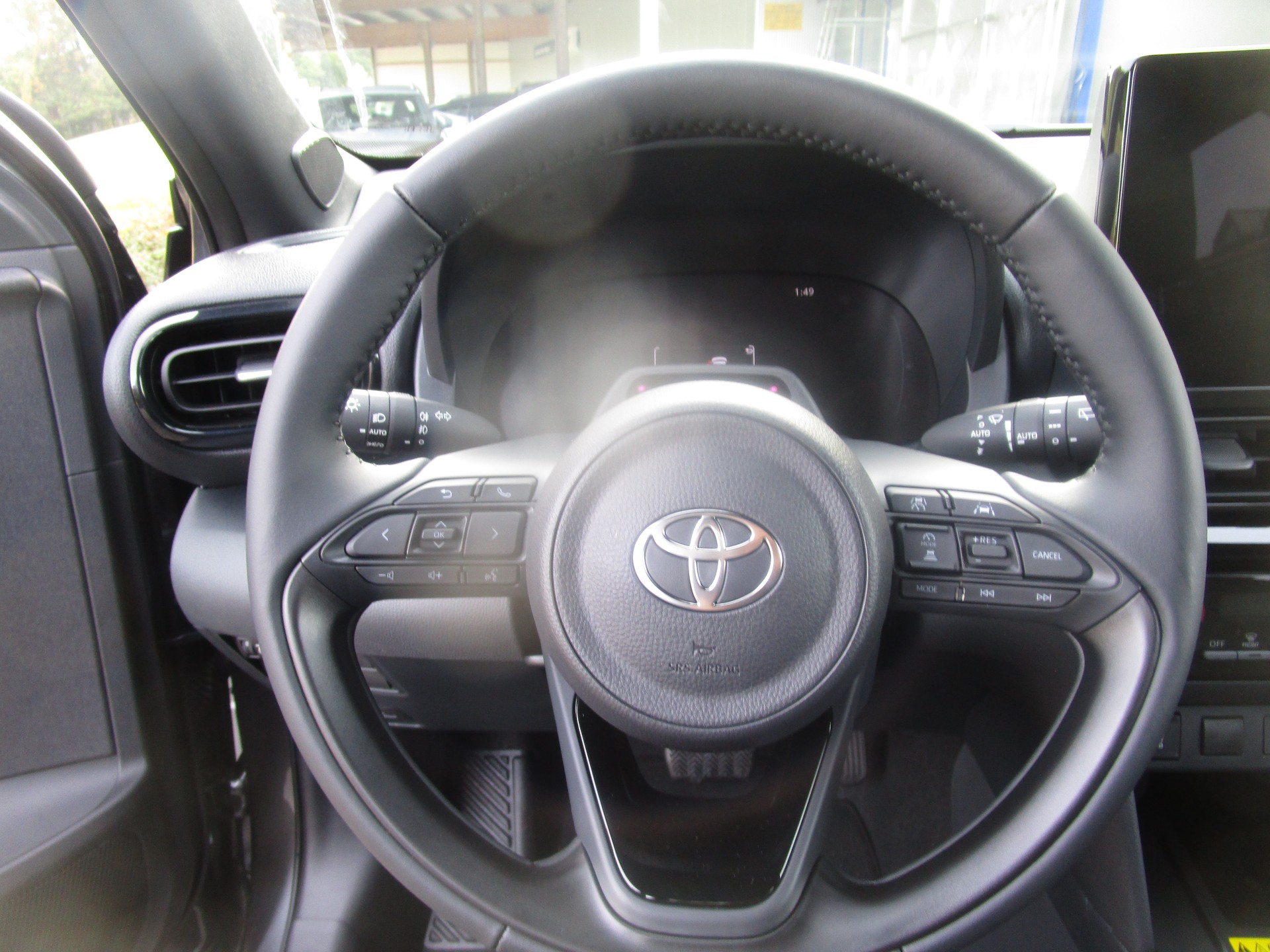 TOYOTA Yaris Cross 1.5 Premium AWDi e-CVT-image-10