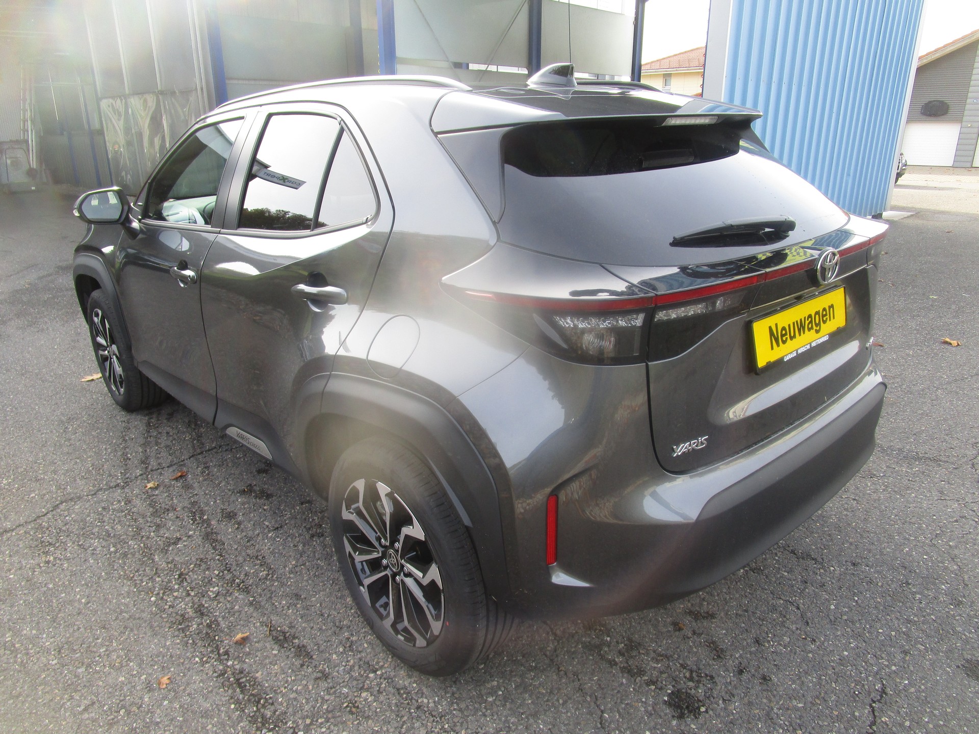 TOYOTA Yaris Cross 1.5 Premium AWDi e-CVT-image-5