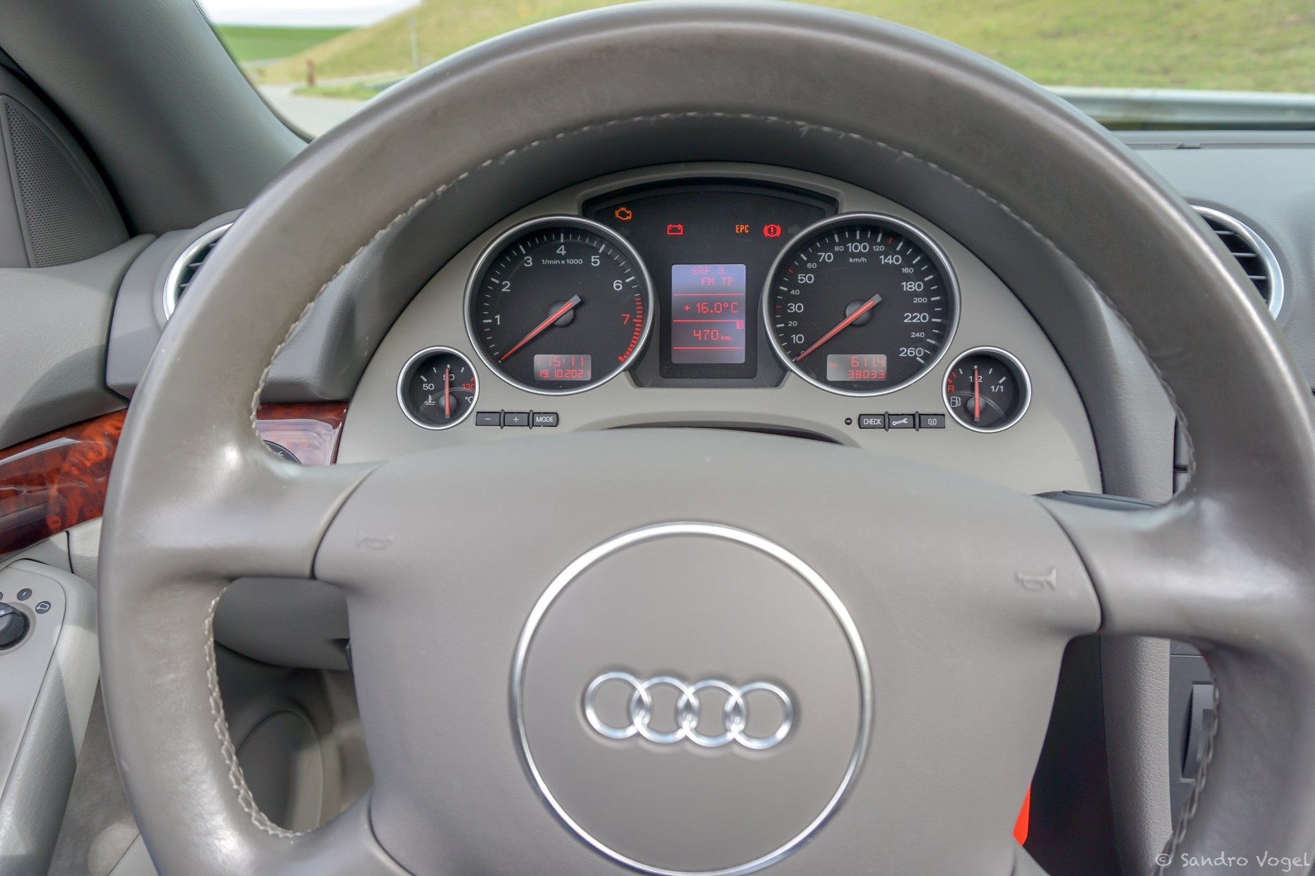 AUDI A4 Cabriolet 1.8 Turbo-image-10