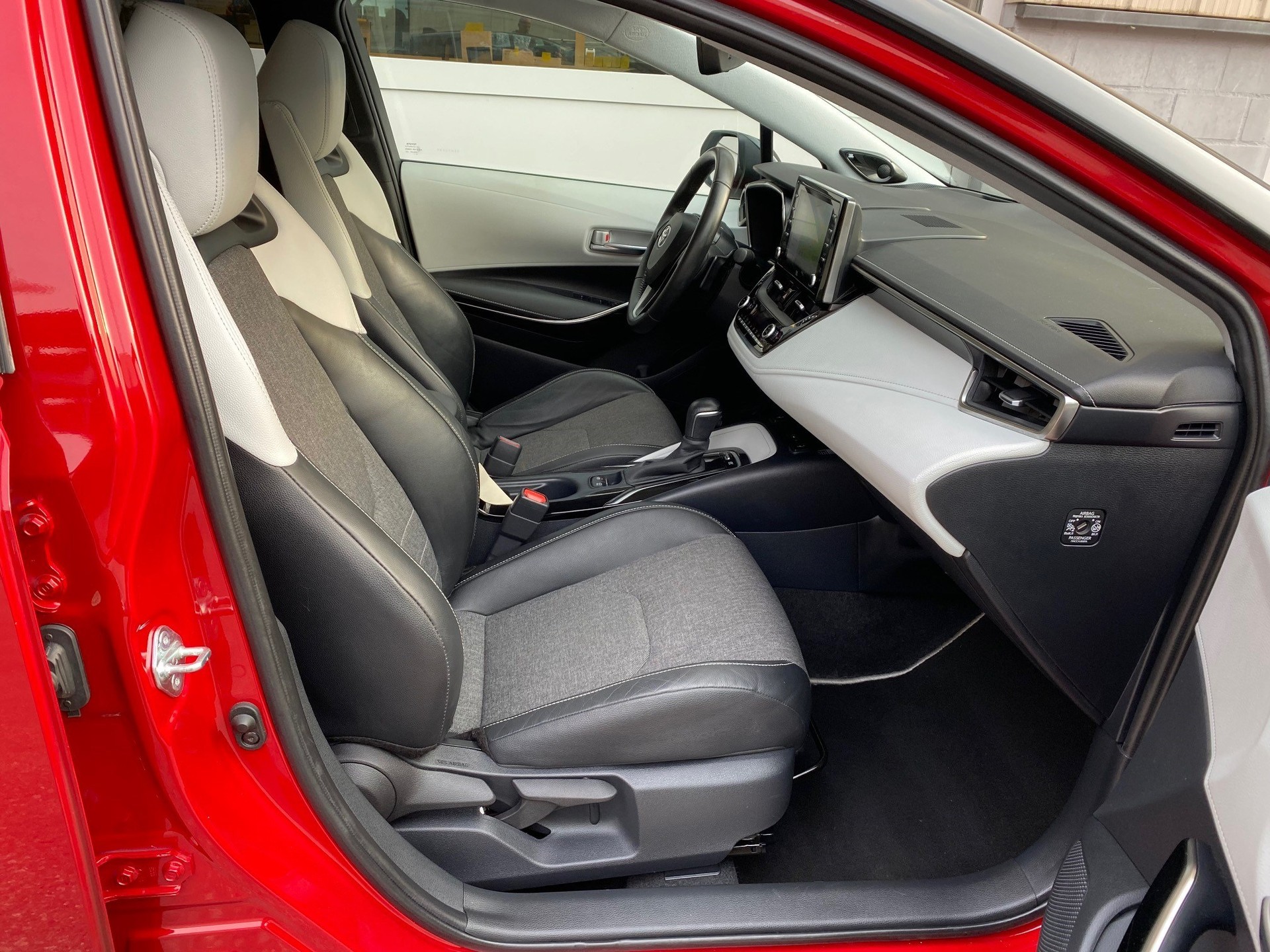 TOYOTA Corolla 2.0 HSD GR Sport e-CVT-image-11