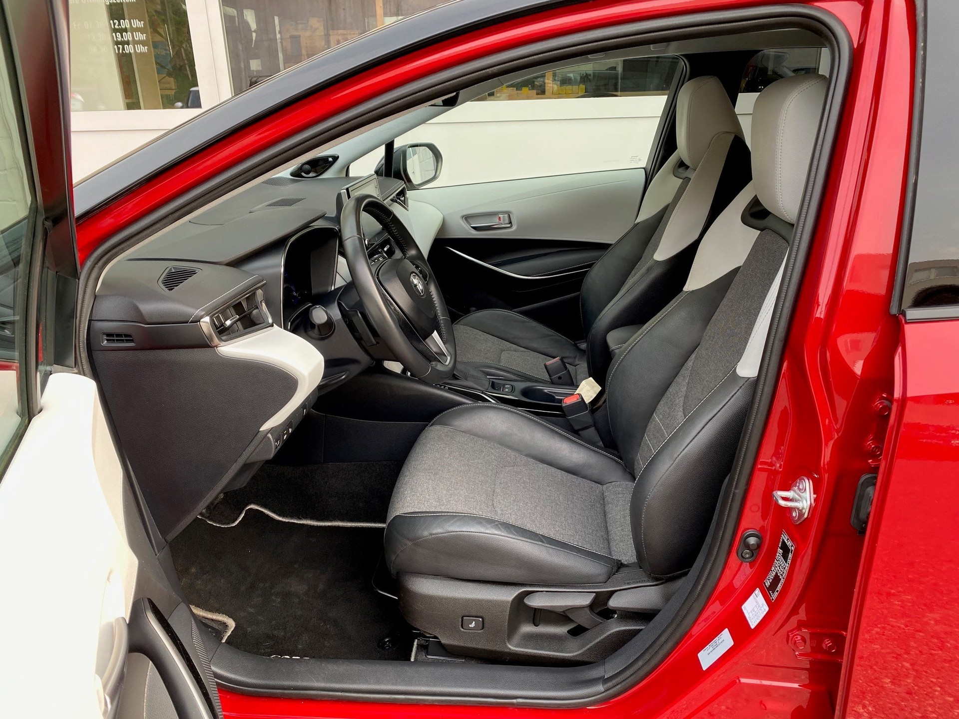 TOYOTA Corolla 2.0 HSD GR Sport e-CVT-image-9