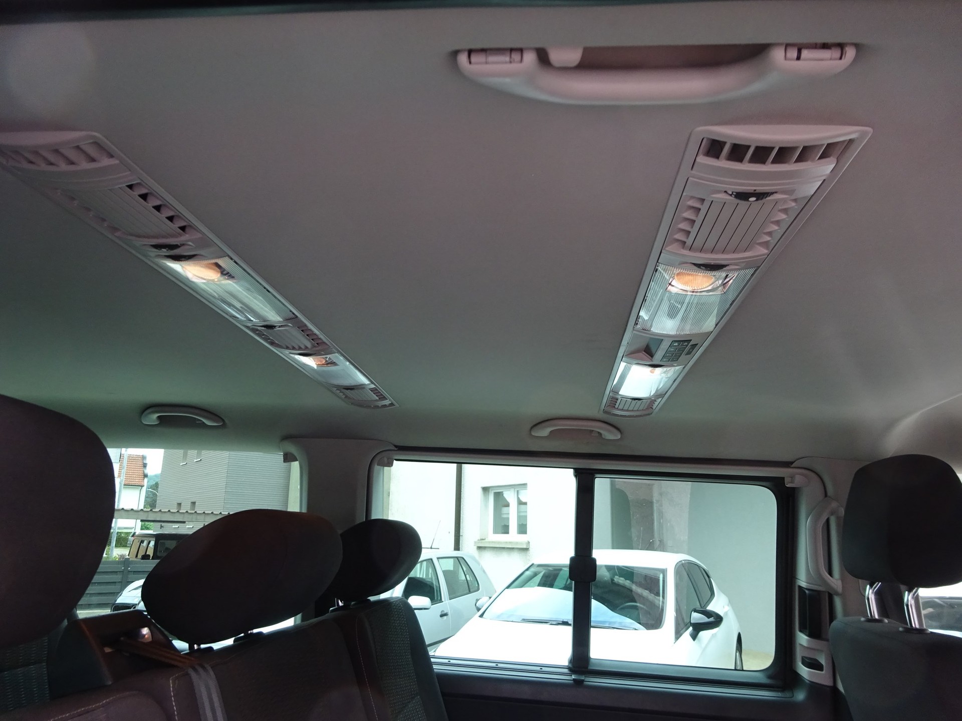 VW T6 Caravelle 2.0 TDI Comfortline 4Motion DSG LWB-image-8