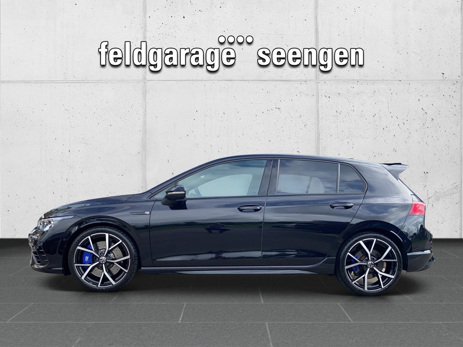VW Golf 2.0 TSI R DSG 4Motion mit Akrapovic & Panoramadach-image-1