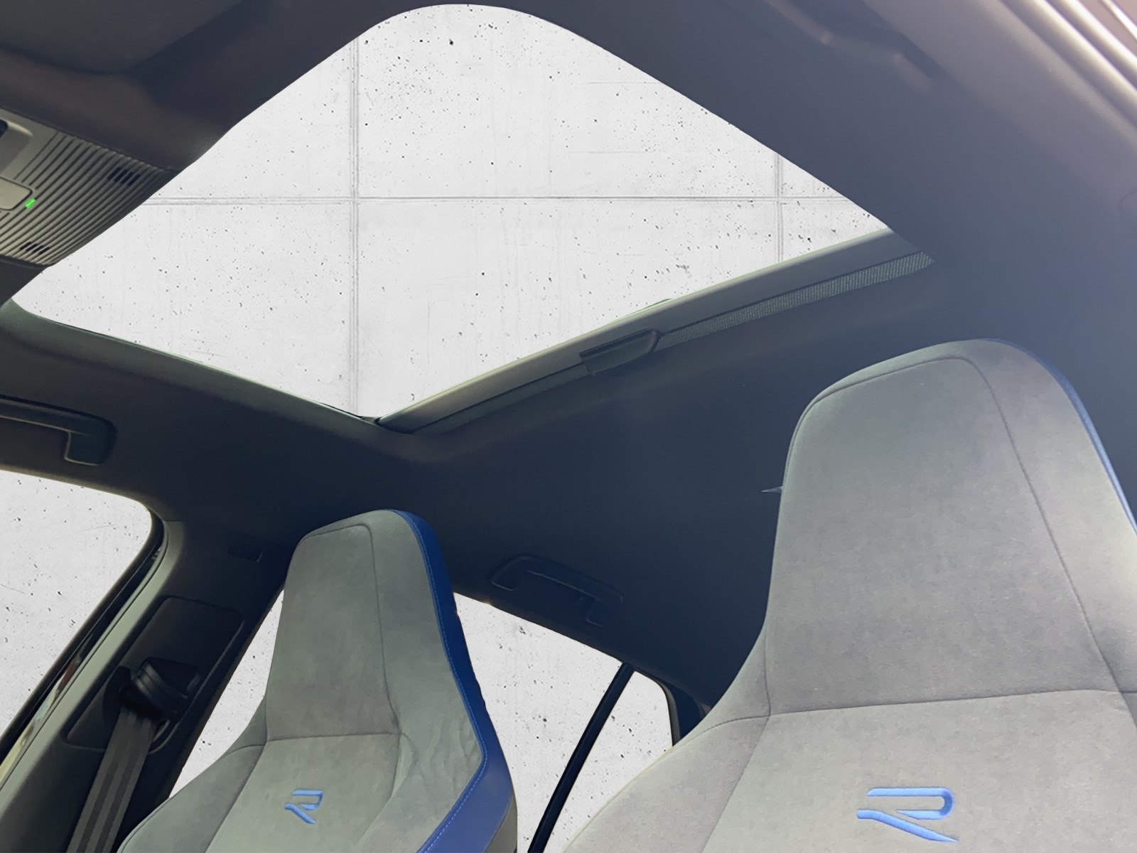 VW Golf 2.0 TSI R DSG 4Motion mit Akrapovic & Panoramadach-image-21