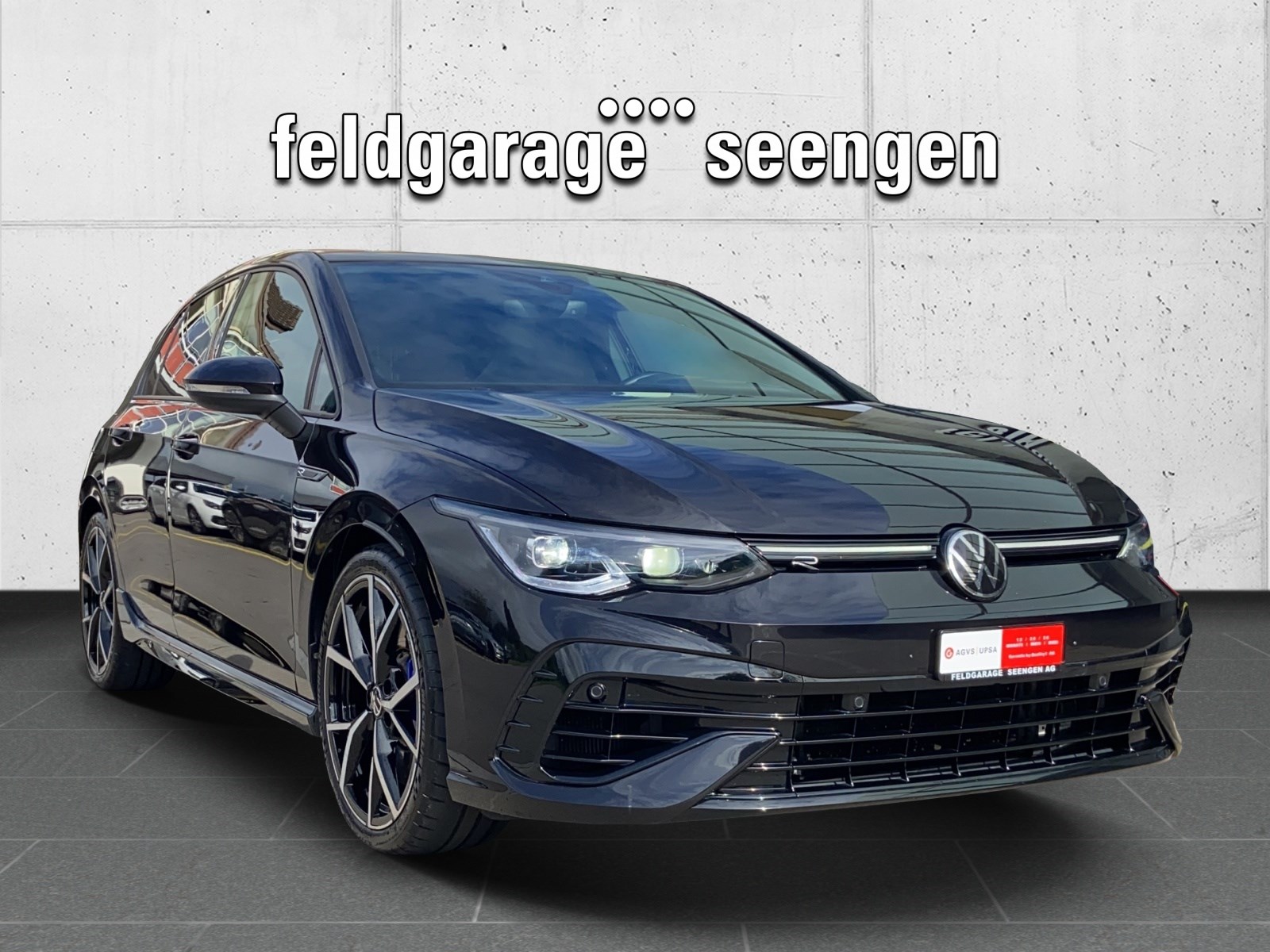 VW Golf 2.0 TSI R DSG 4Motion mit Akrapovic & Panoramadach-image-2
