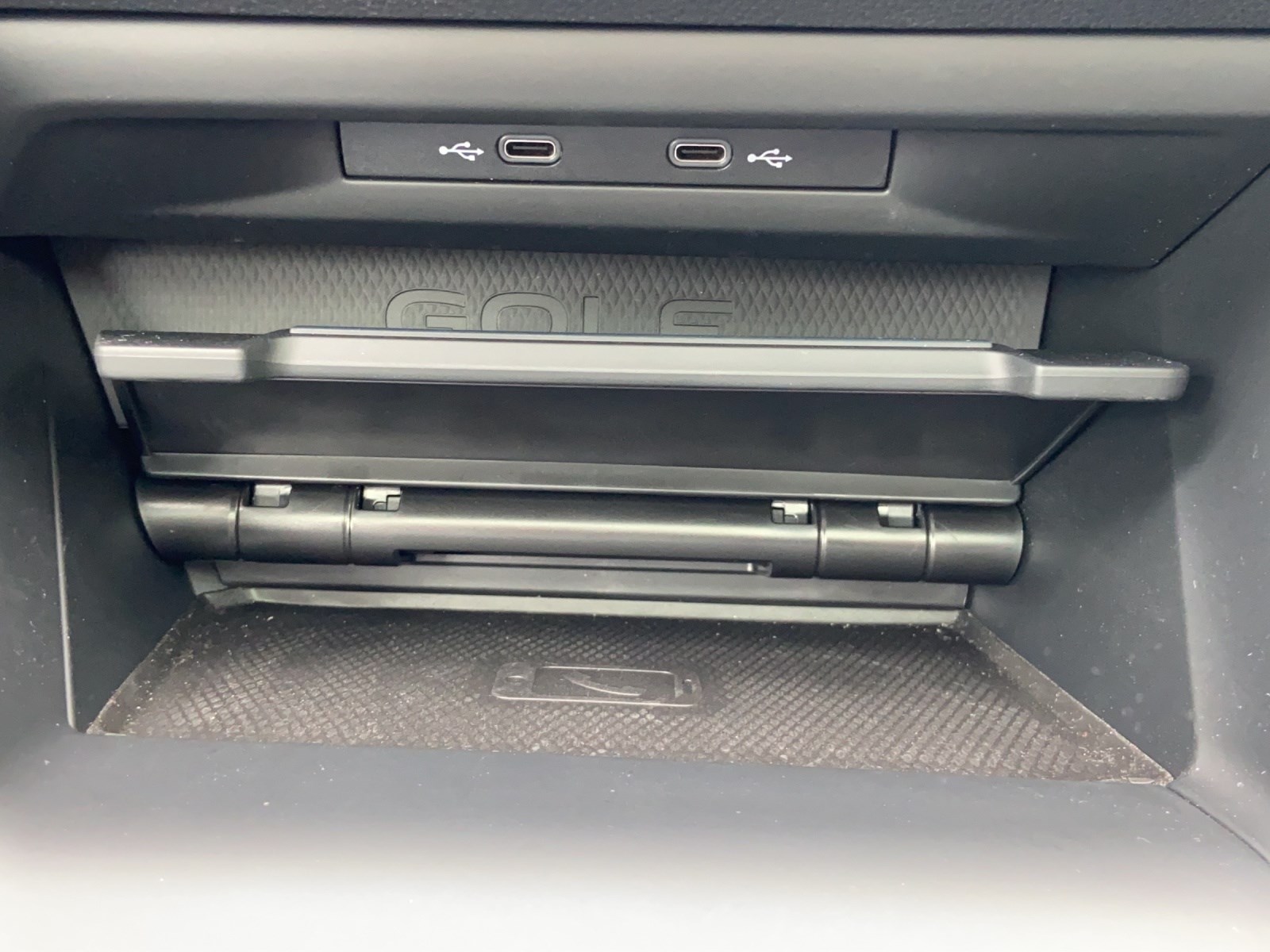 VW Golf 2.0 TSI R DSG 4Motion mit Akrapovic & Panoramadach-image-18
