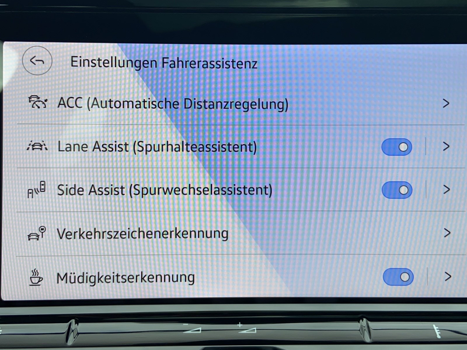 VW Golf 2.0 TSI R DSG 4Motion mit Akrapovic & Panoramadach-image-25