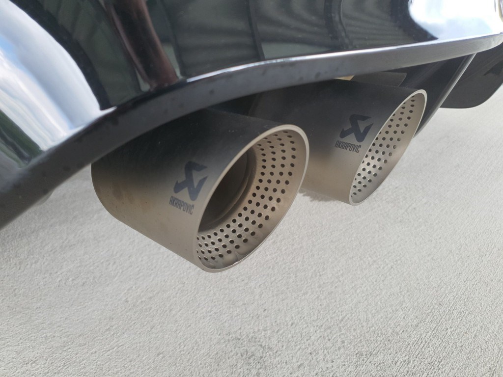 VW Golf 2.0 TSI R DSG 4Motion mit Akrapovic & Panoramadach-image-9