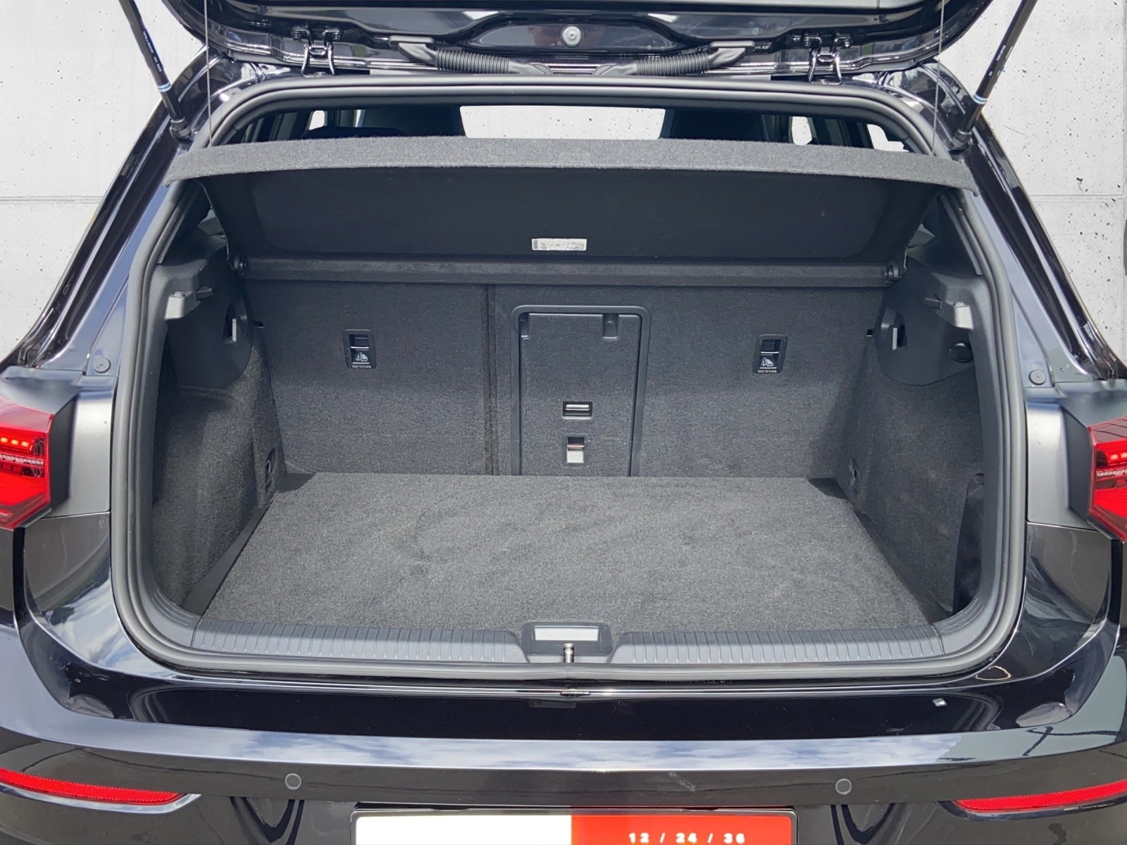 VW Golf 2.0 TSI R DSG 4Motion mit Akrapovic & Panoramadach-image-7
