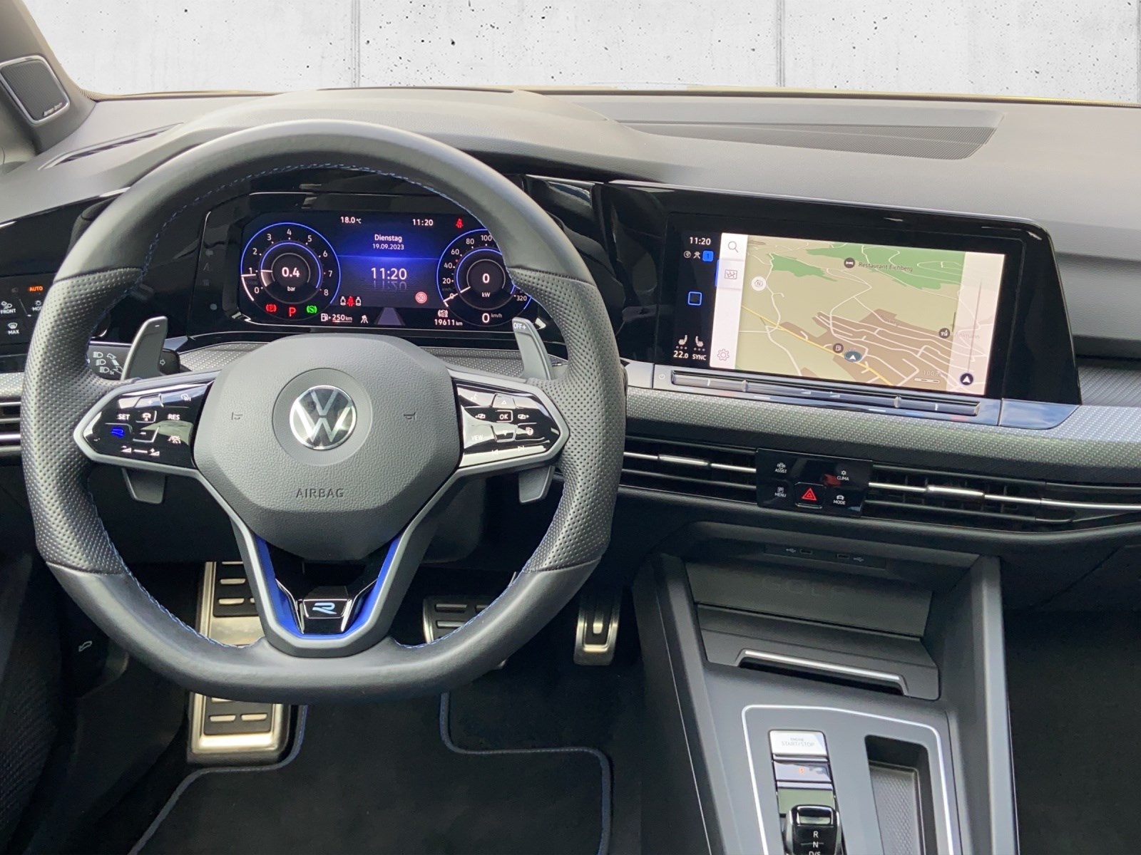 VW Golf 2.0 TSI R DSG 4Motion mit Akrapovic & Panoramadach-image-11