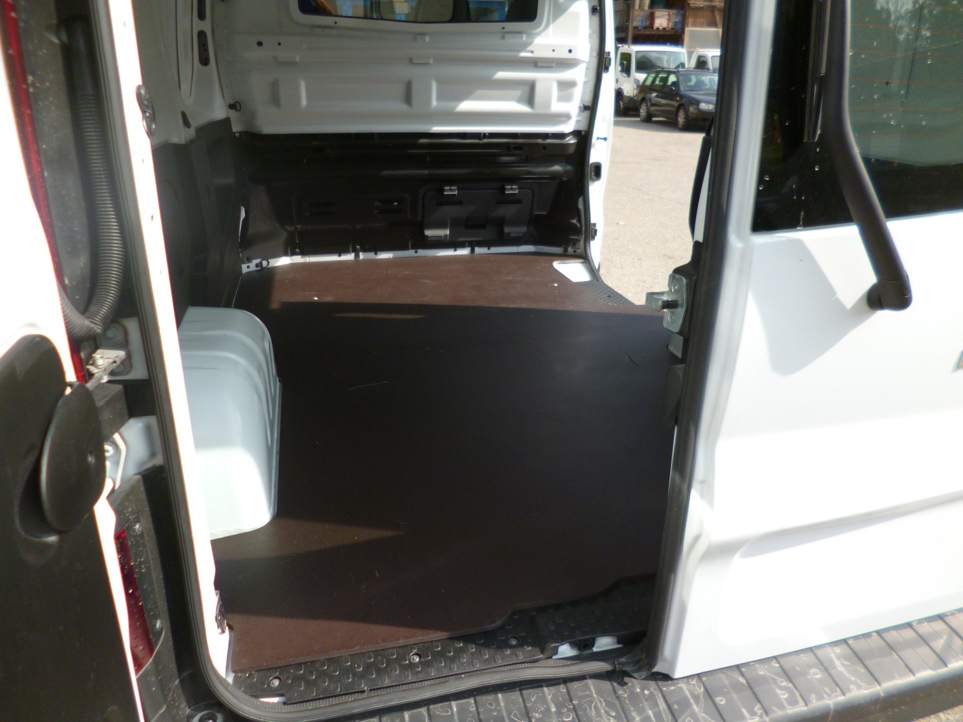 RENAULT Trafic 2.0 dCi120 2.8t Access L1H1-image-2
