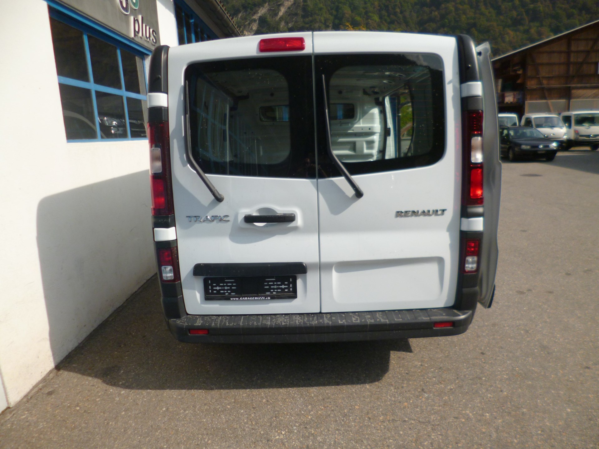 RENAULT Trafic 2.0 dCi120 2.8t Access L1H1-image-3