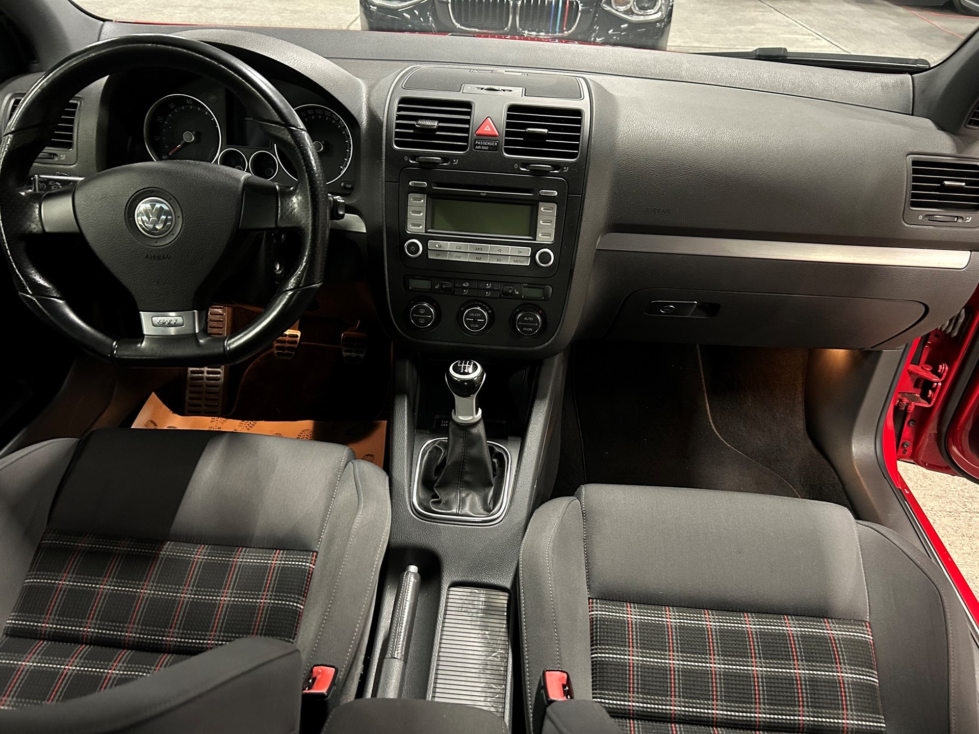 VW Golf 2.0 TFSI GTI-image-9