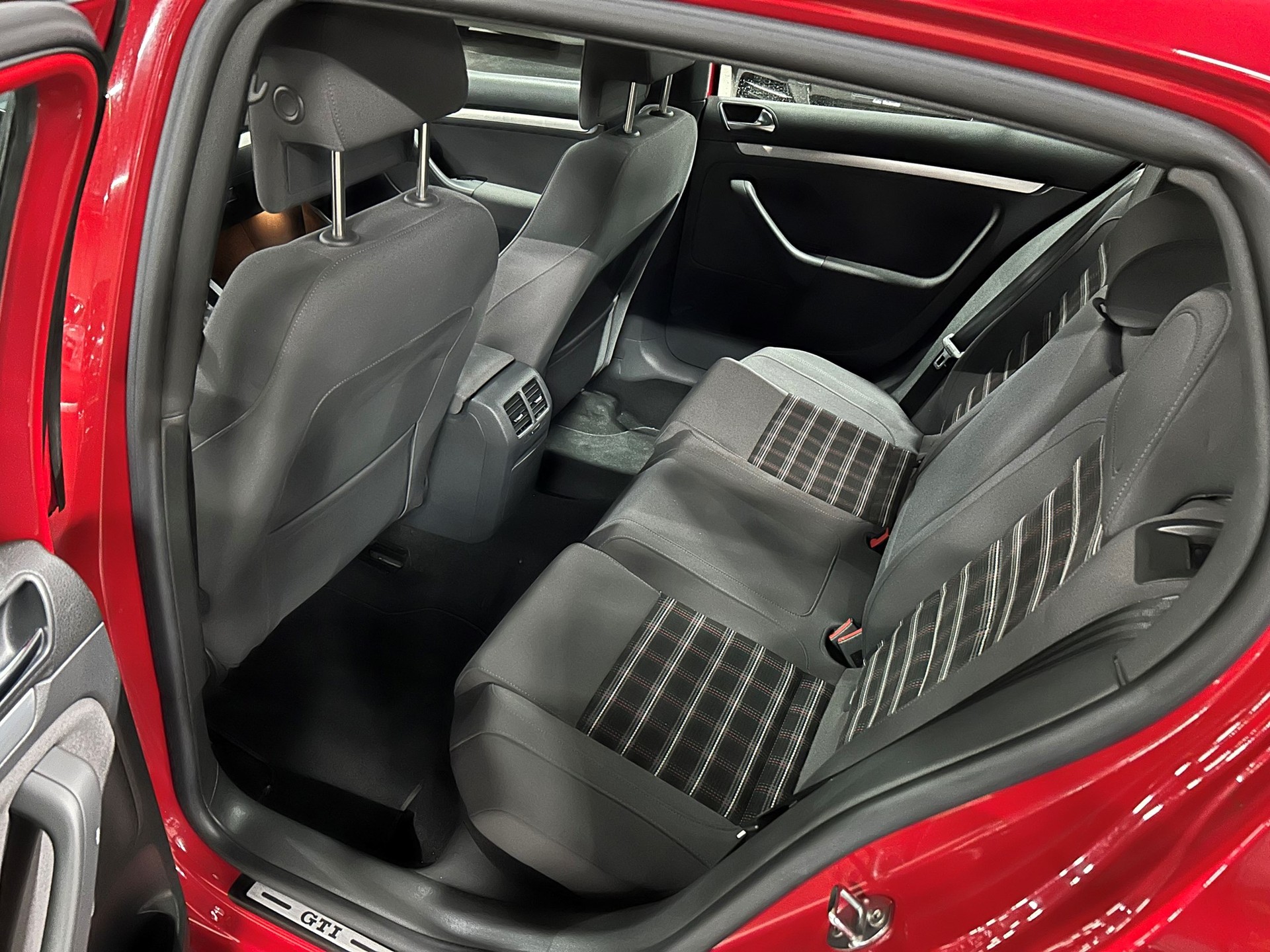 VW Golf 2.0 TFSI GTI-image-13