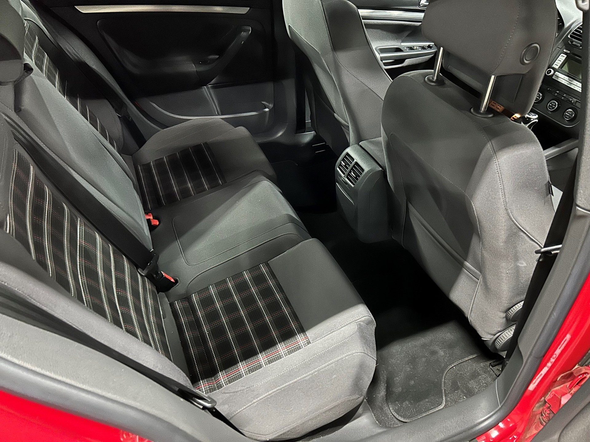 VW Golf 2.0 TFSI GTI-image-12