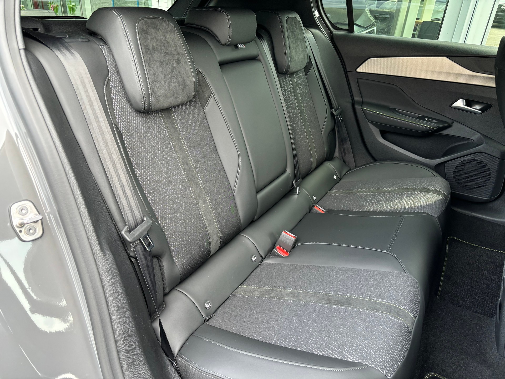 PEUGEOT 308 GT 1.2 136 Hybrid-image-6