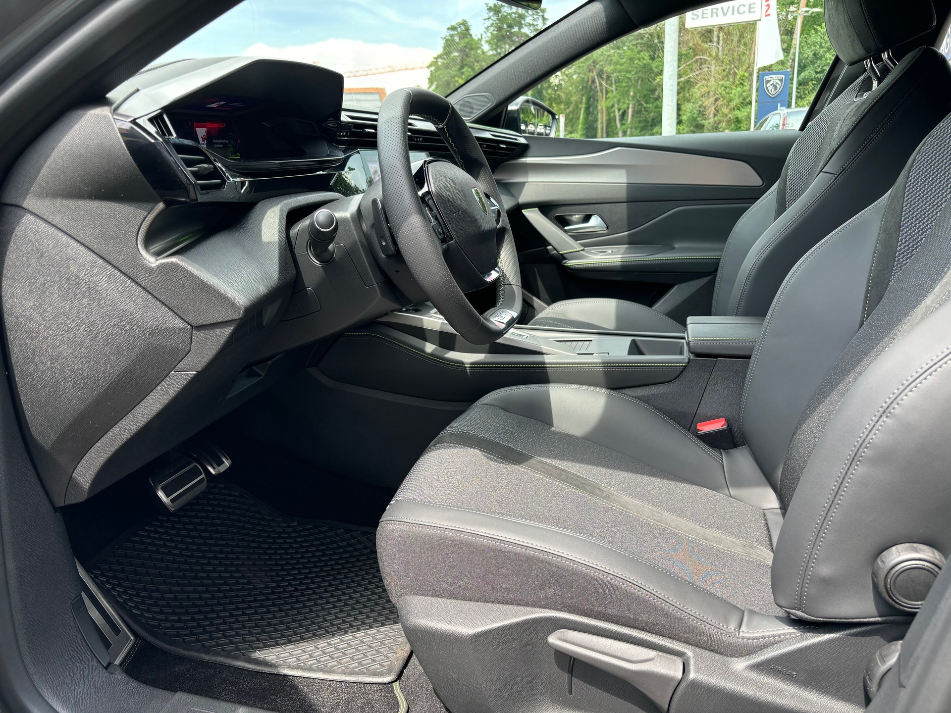 PEUGEOT 308 GT 1.2 136 Hybrid-image-10